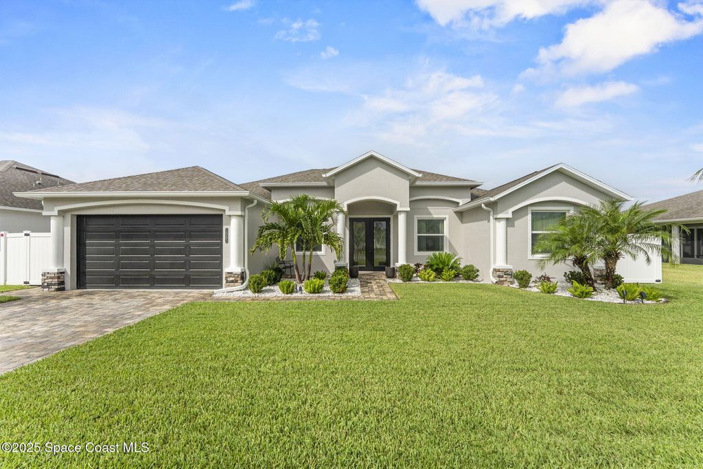 Photo of 1085 E Captiva Island Circle SW, Palm Bay, FL 32908 (MLS # 1059048)