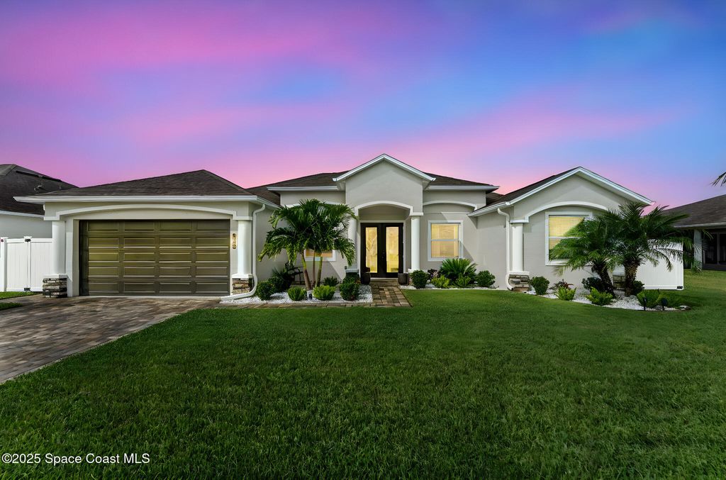 Photo of 1085 E Captiva Island Circle SW, Palm Bay, FL 32908 (MLS # 1059048)