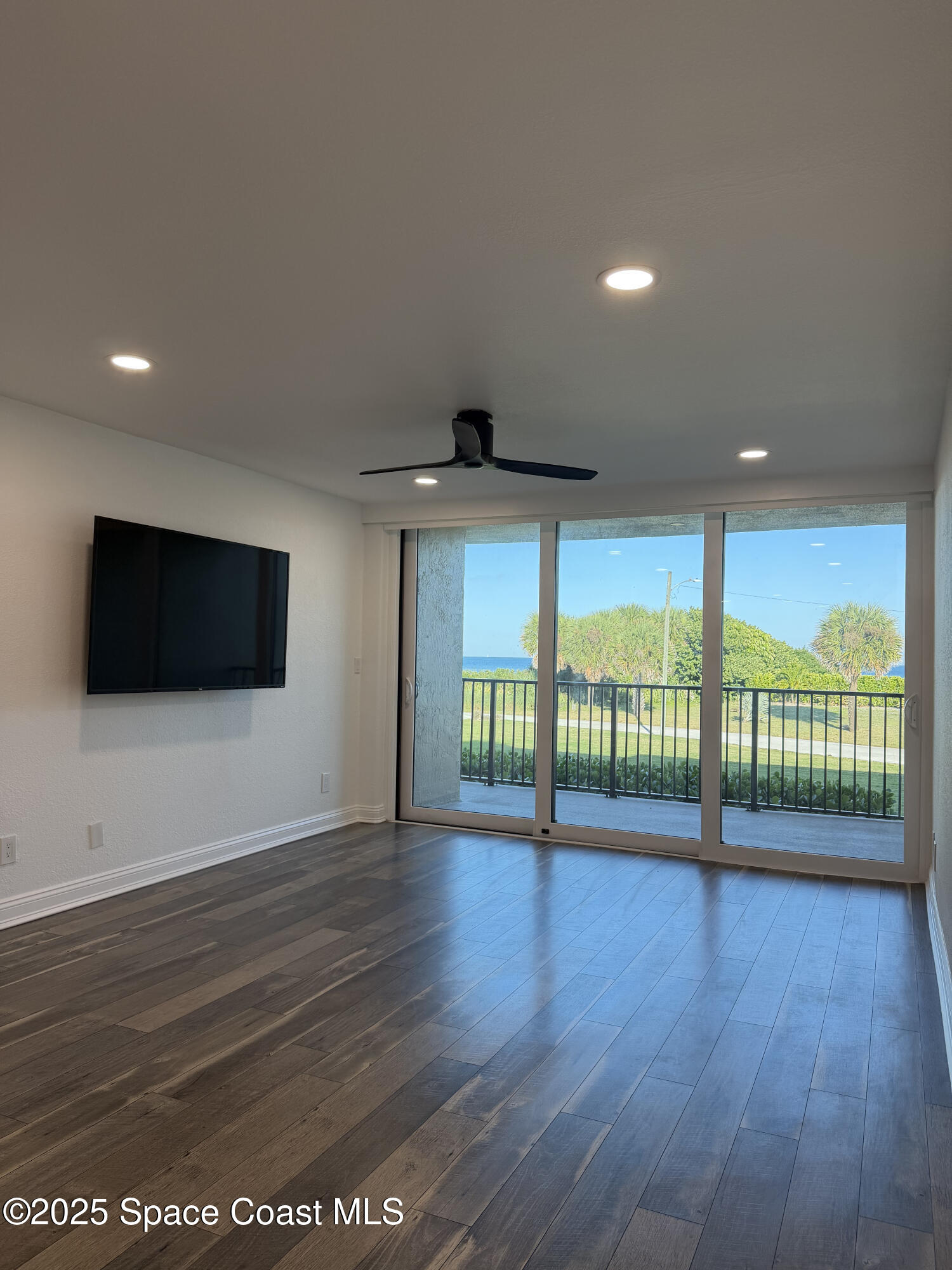 1101 S Miramar Avenue S 209