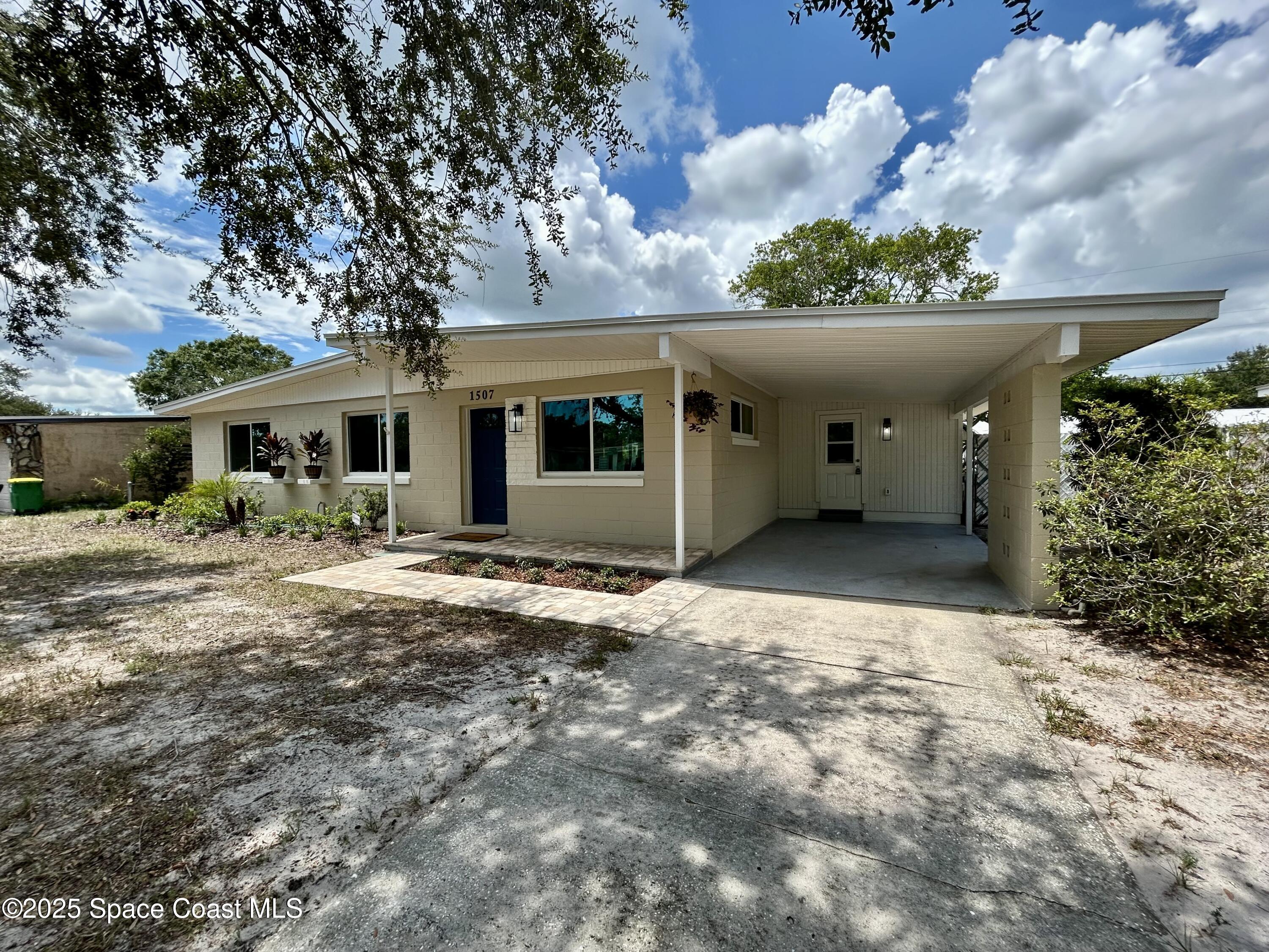 1507 E Emory Lane N