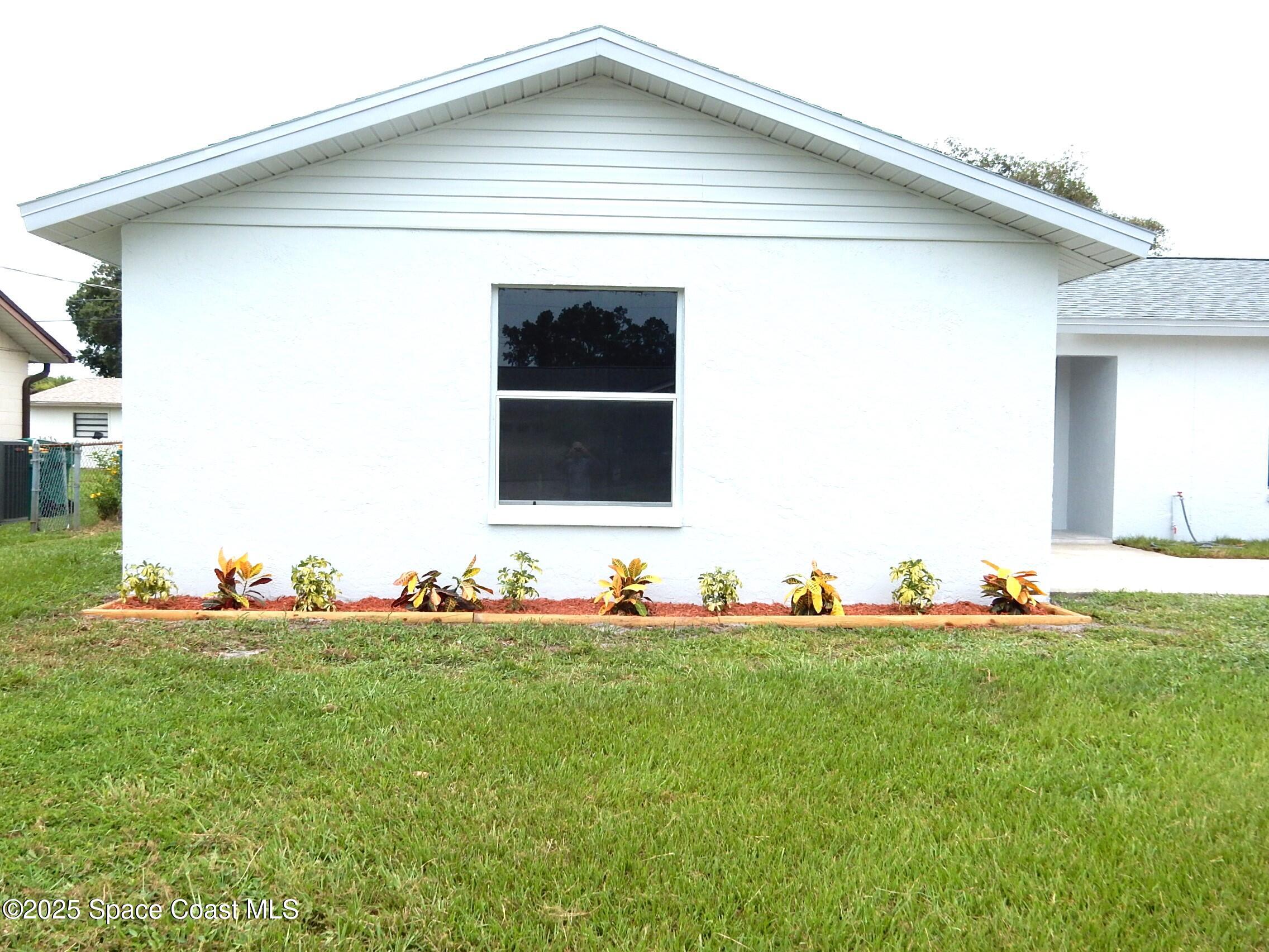 1523 White Cap Way
