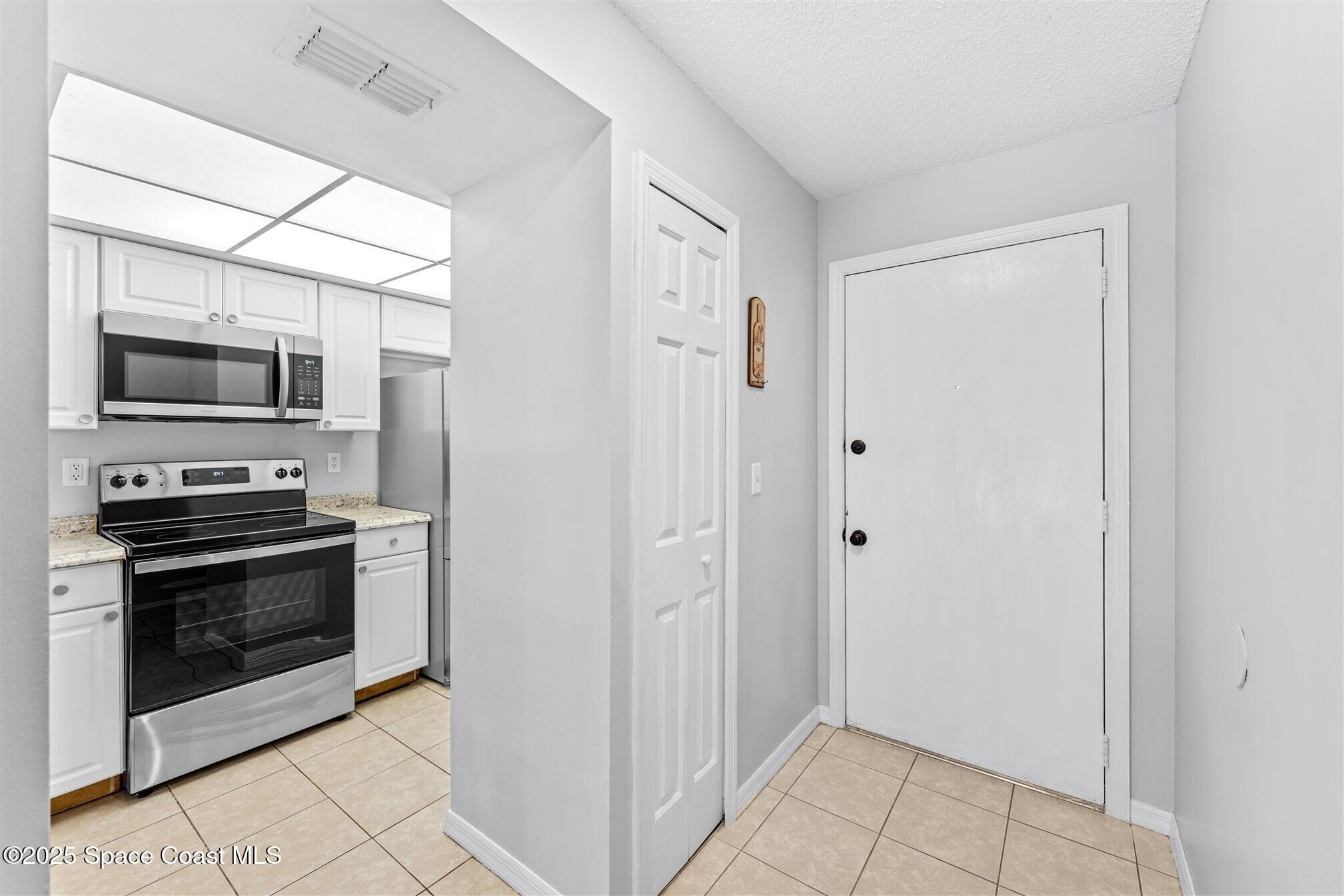 3093 Sir Hamilton Circle 10