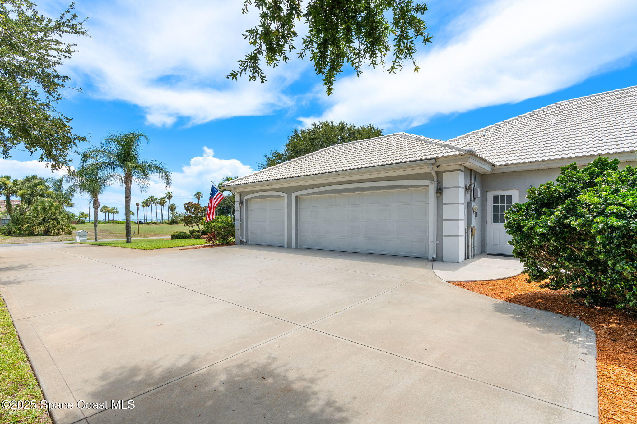 290 Utopia Circle