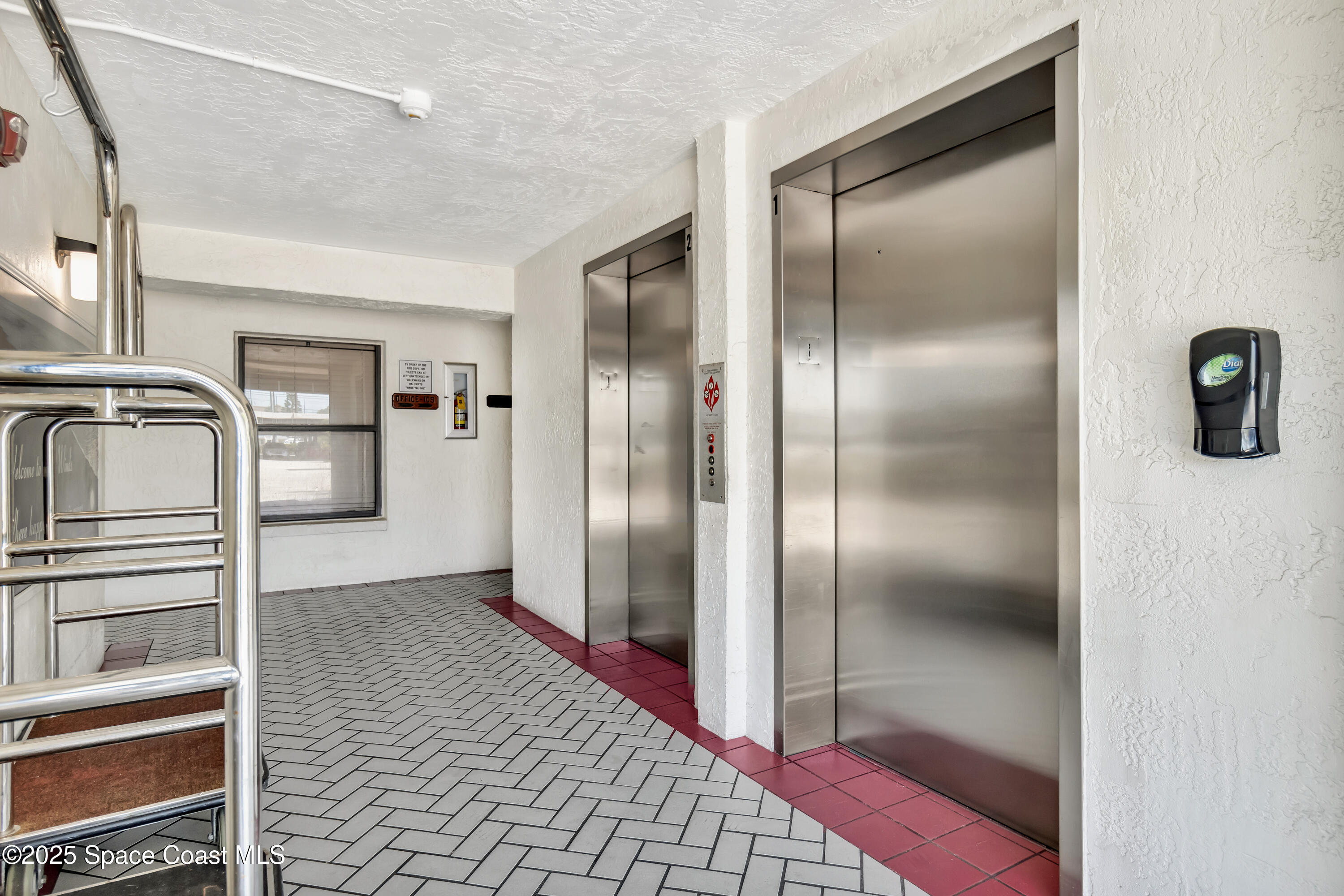 7400 Ridgewood Avenue 208