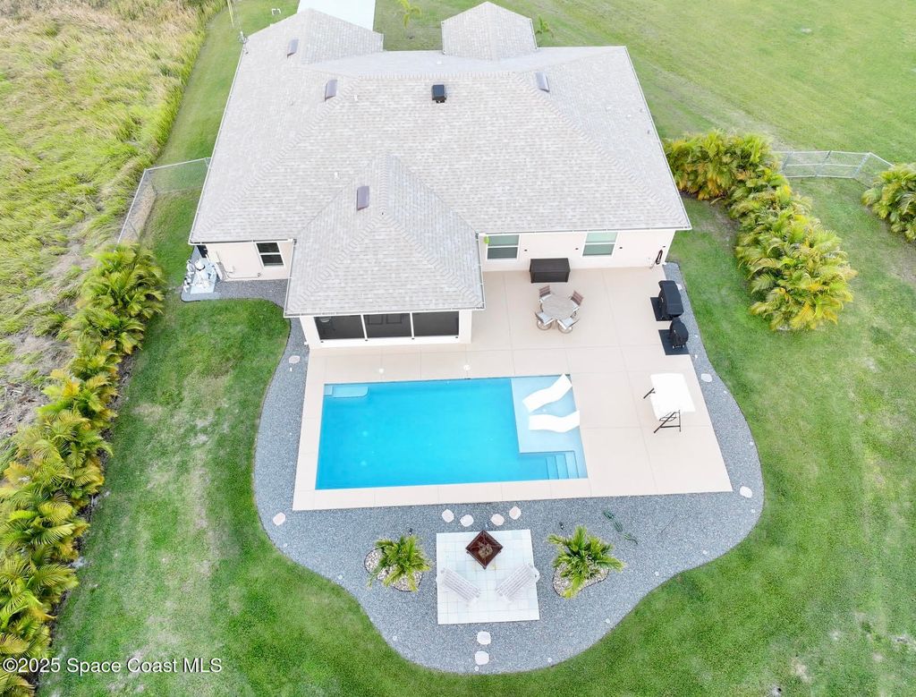 Photo of 238 Labra Road SW, Palm Bay, FL 32908 (MLS # 1057447)