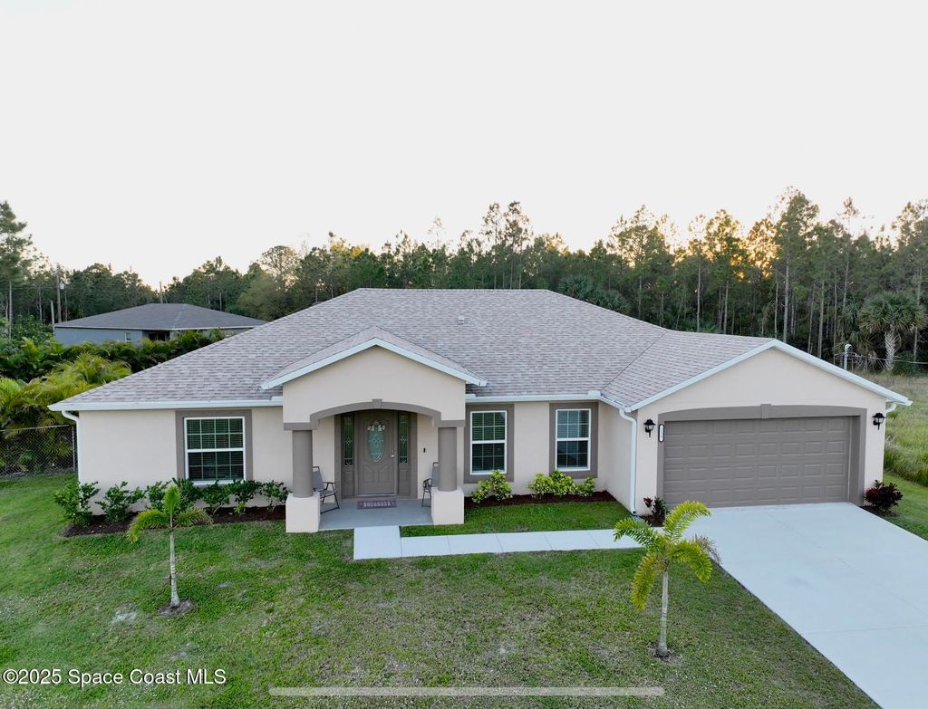 Photo of 238 Labra Road SW, Palm Bay, FL 32908 (MLS # 1057447)