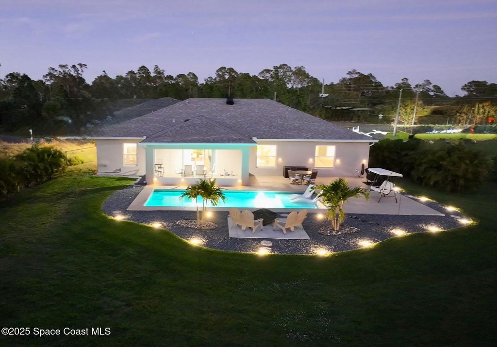 Photo of 238 Labra Road SW, Palm Bay, FL 32908 (MLS # 1057447)