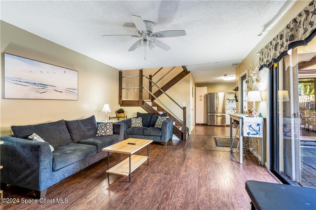 2115 Vista Oaks Circle NE