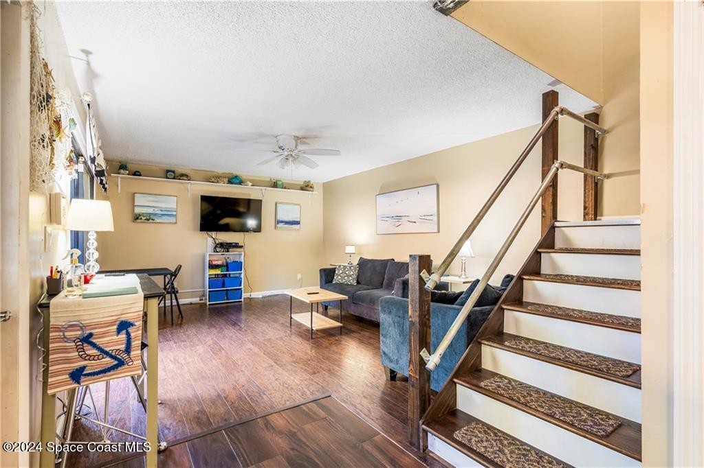 2115 Vista Oaks Circle NE