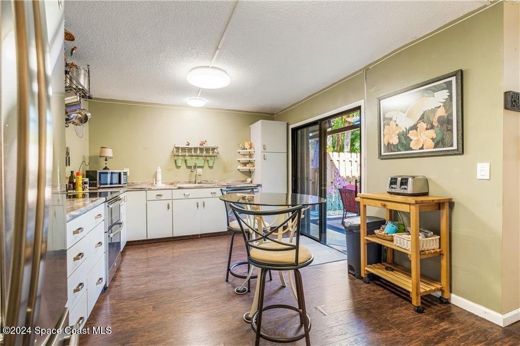 2115 Vista Oaks Circle NE