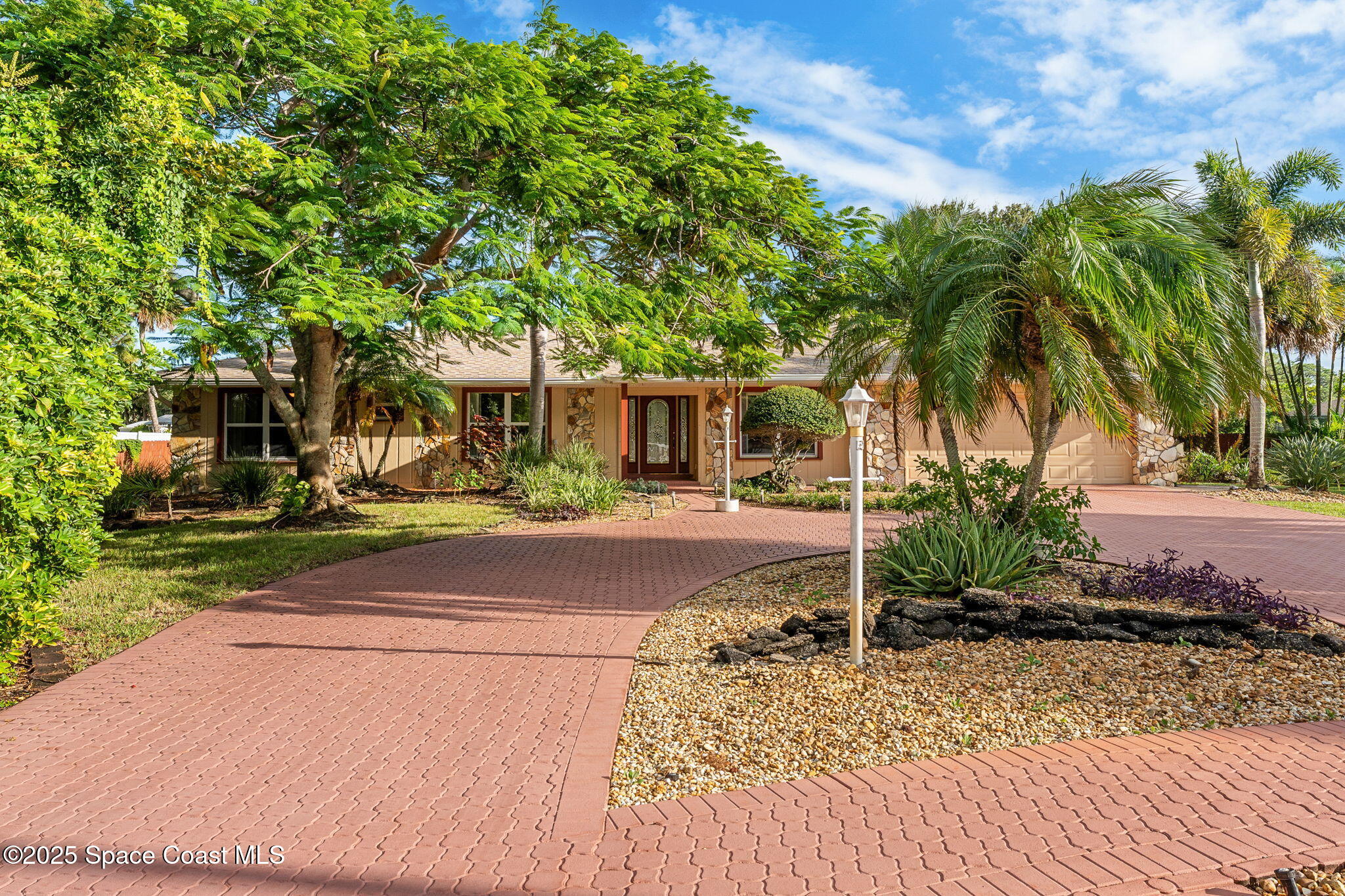 4 Colonial Way