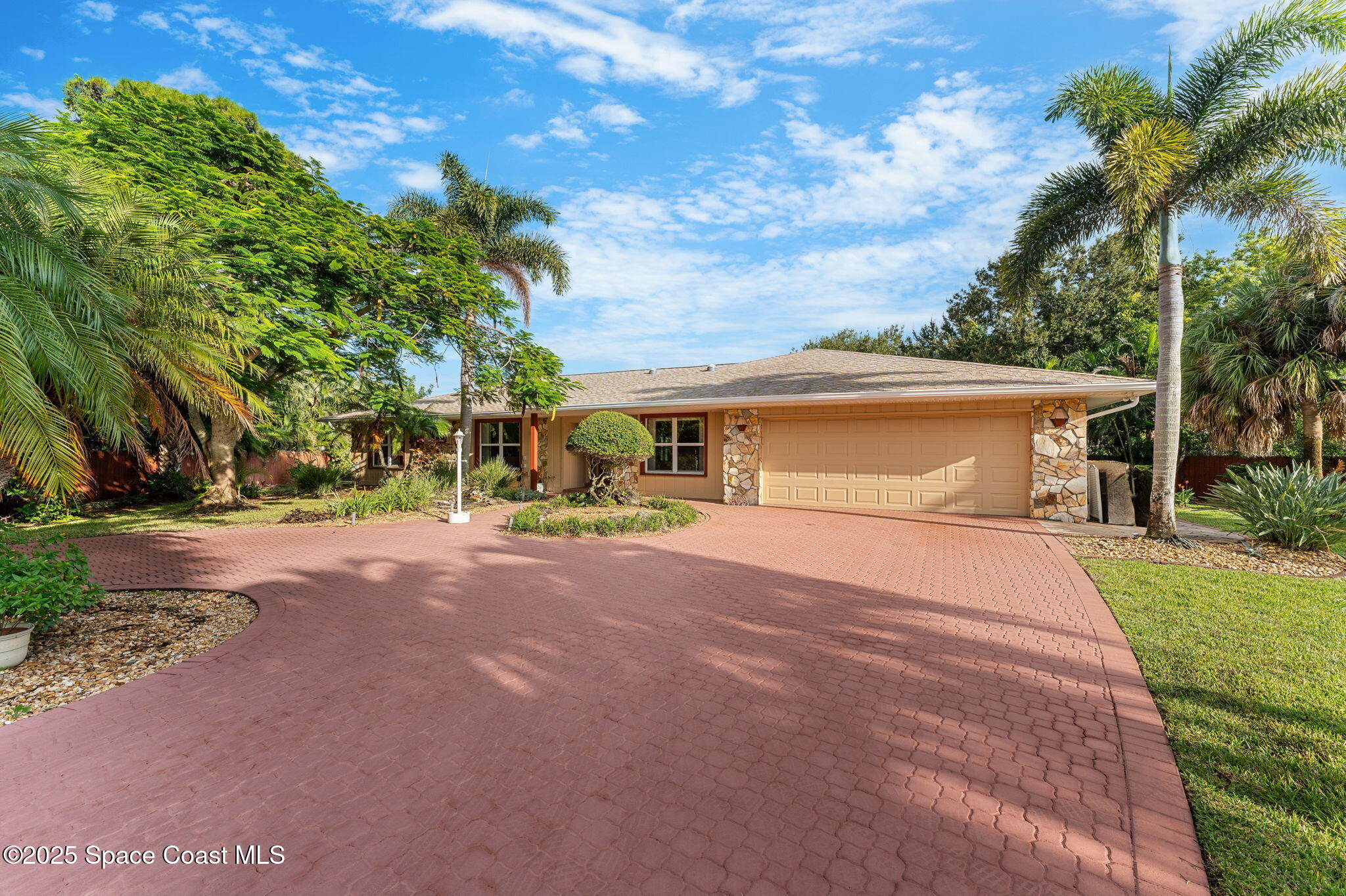 4 Colonial Way