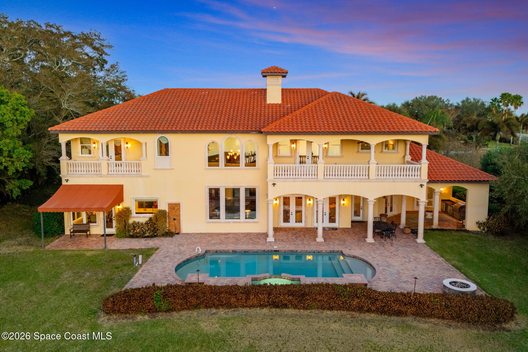 4760 Honeyridge Lane