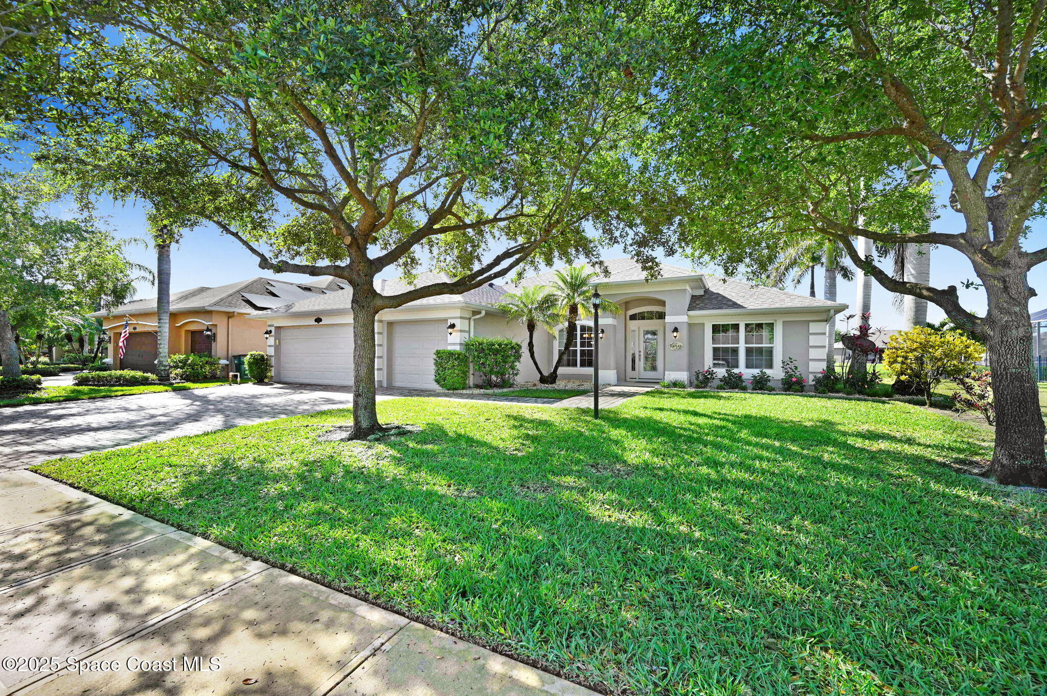 2074 Botanica Circle