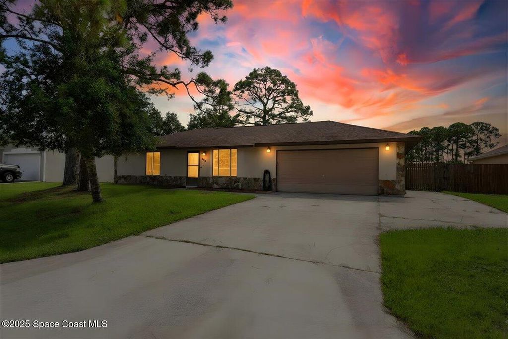 Photo of 408 Australian Road NW, Palm Bay, FL 32907 (MLS # 1055745)