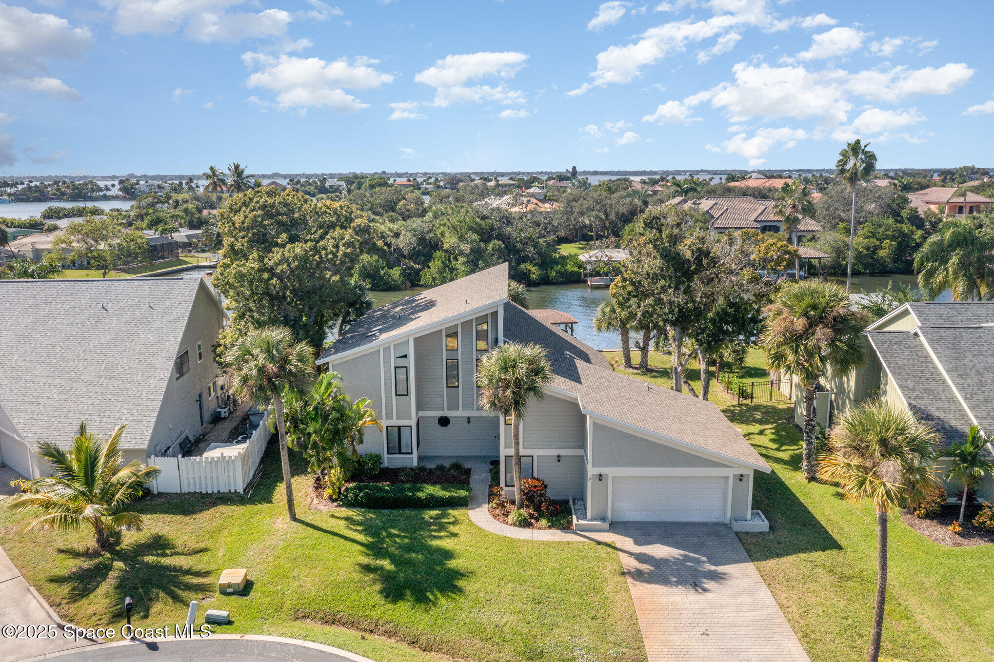 4 Spinnaker Point Court S