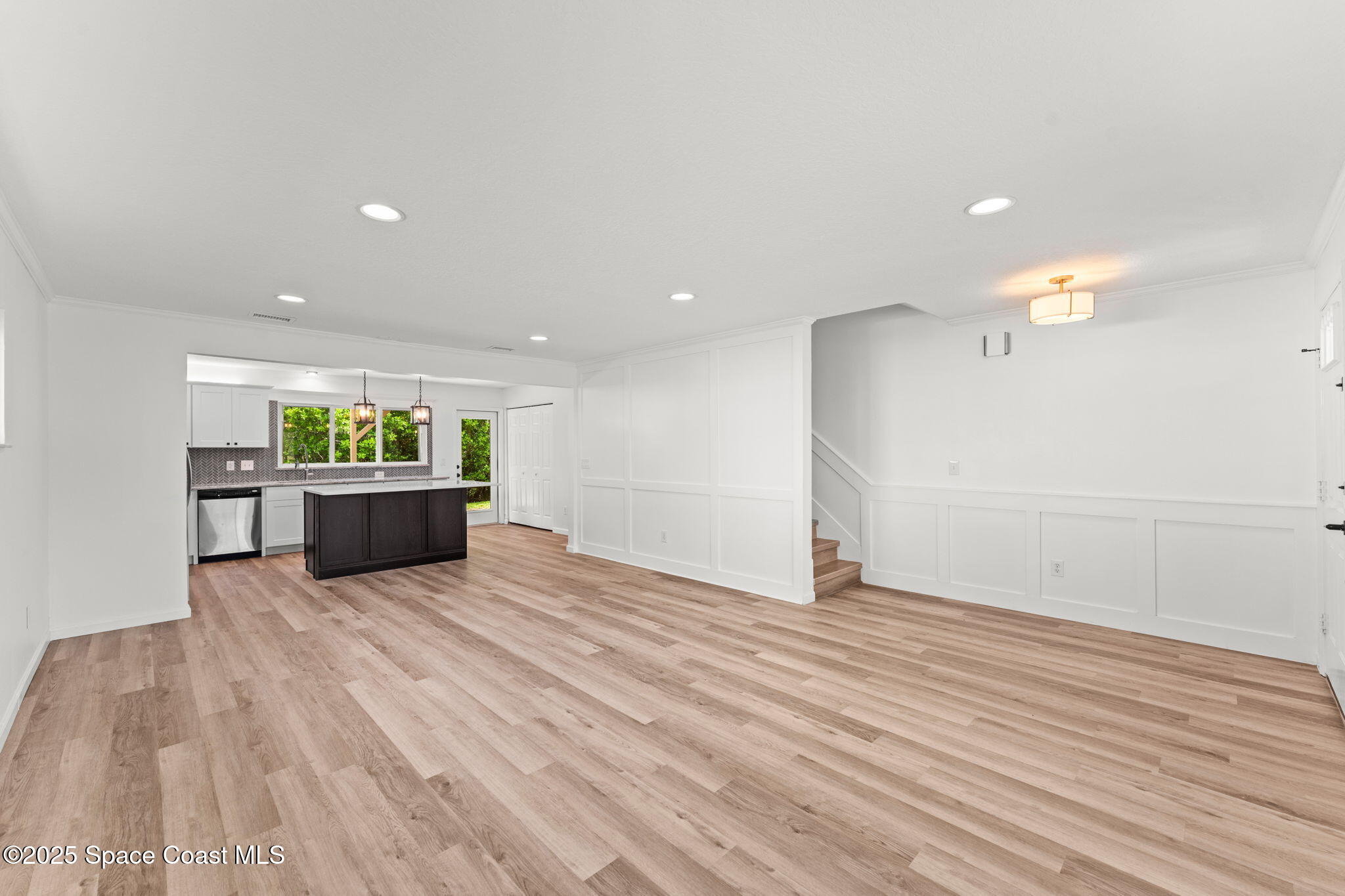 332 Nikomas Way