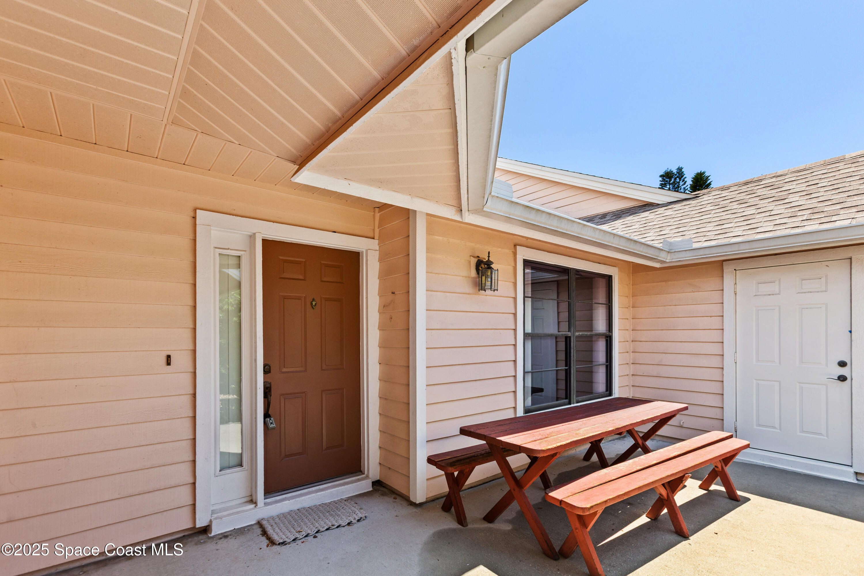 881 Ridge Lake Drive