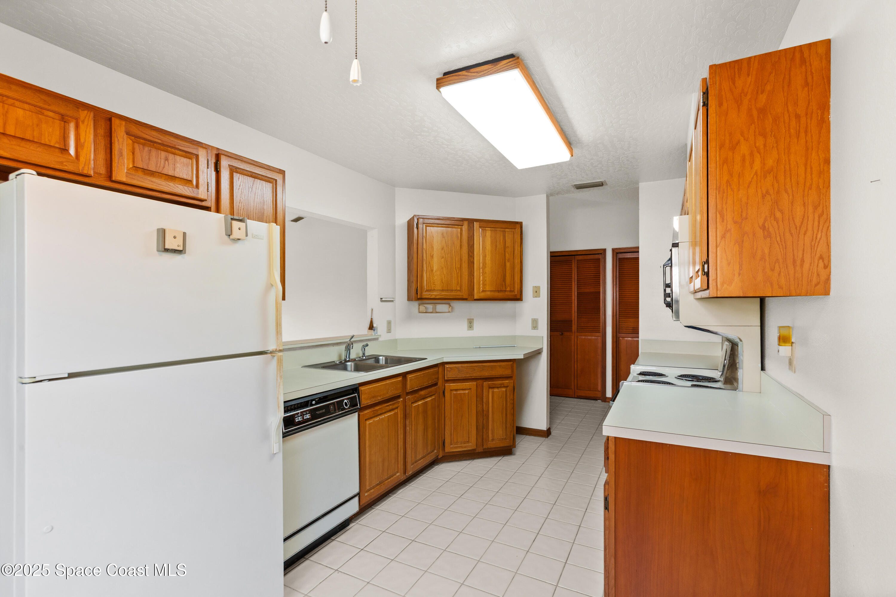 881 Ridge Lake Drive