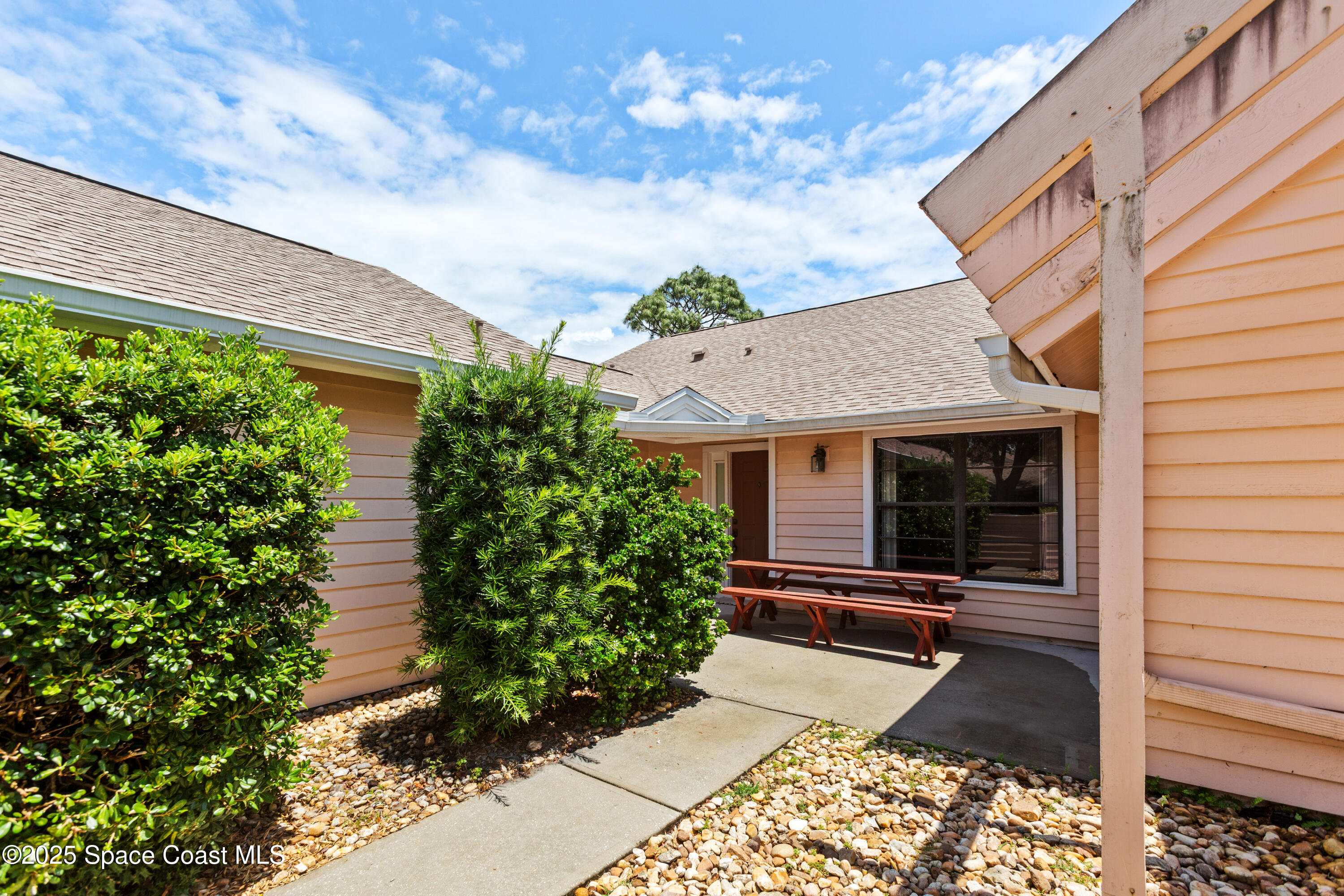 881 Ridge Lake Drive