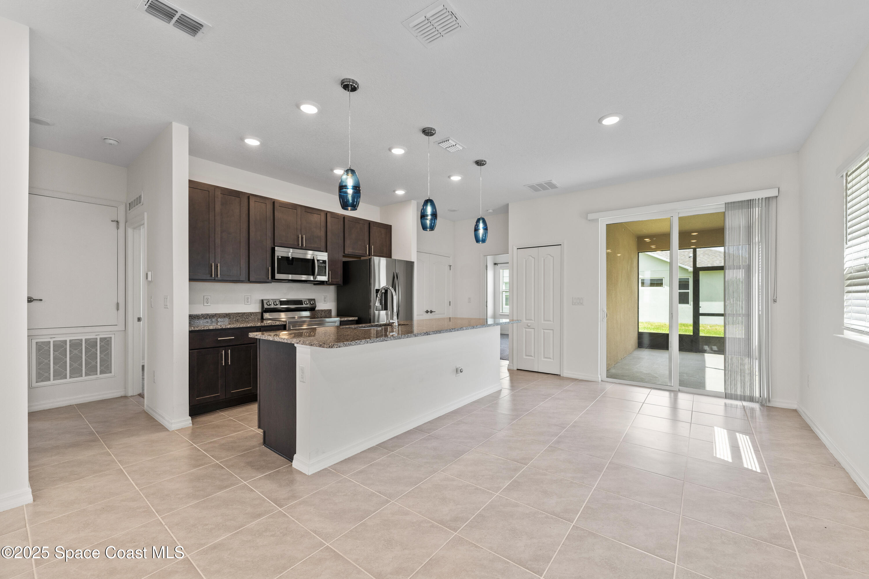 1037 Canfield Circle SE