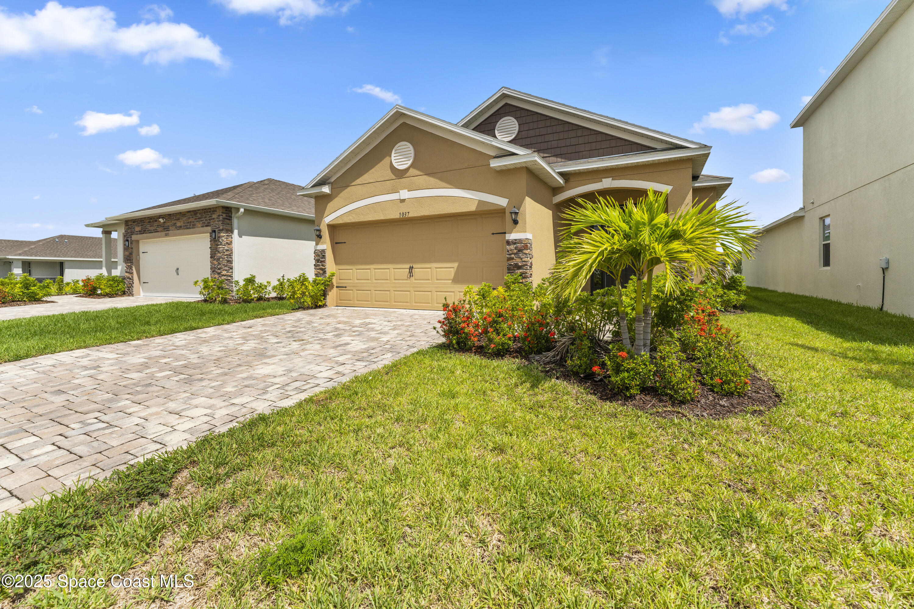 1037 Canfield Circle SE