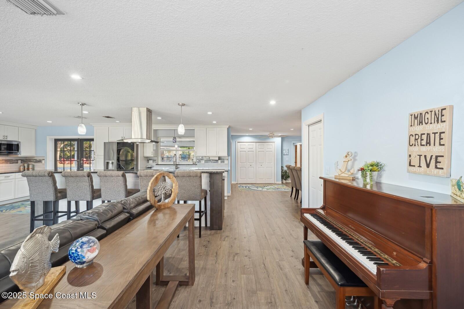 285 Coral Way W