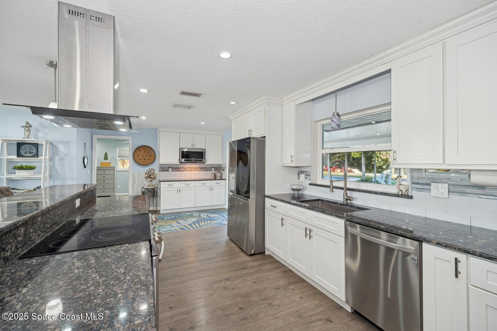 285 Coral Way W