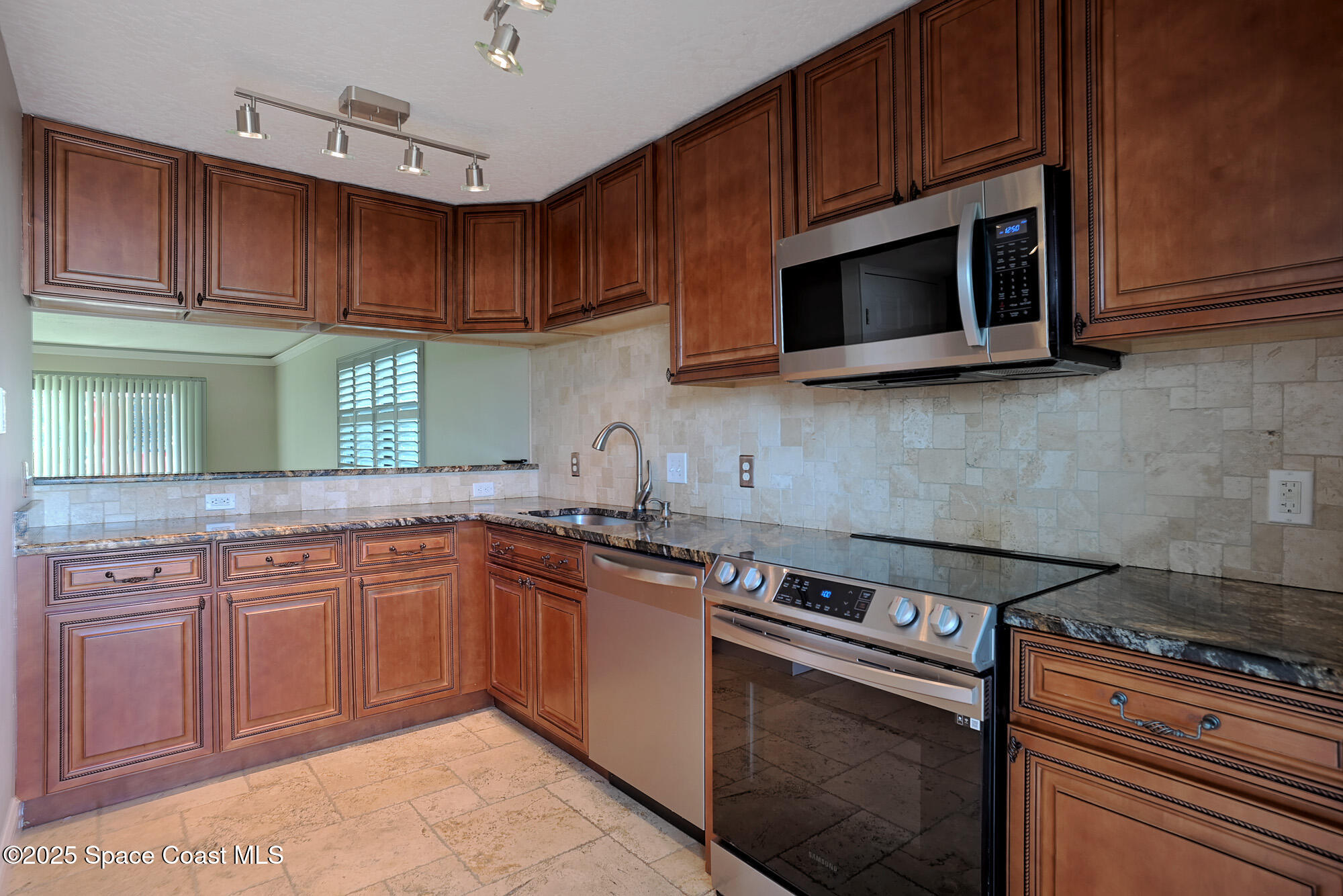 180 Paradise Boulevard 1808