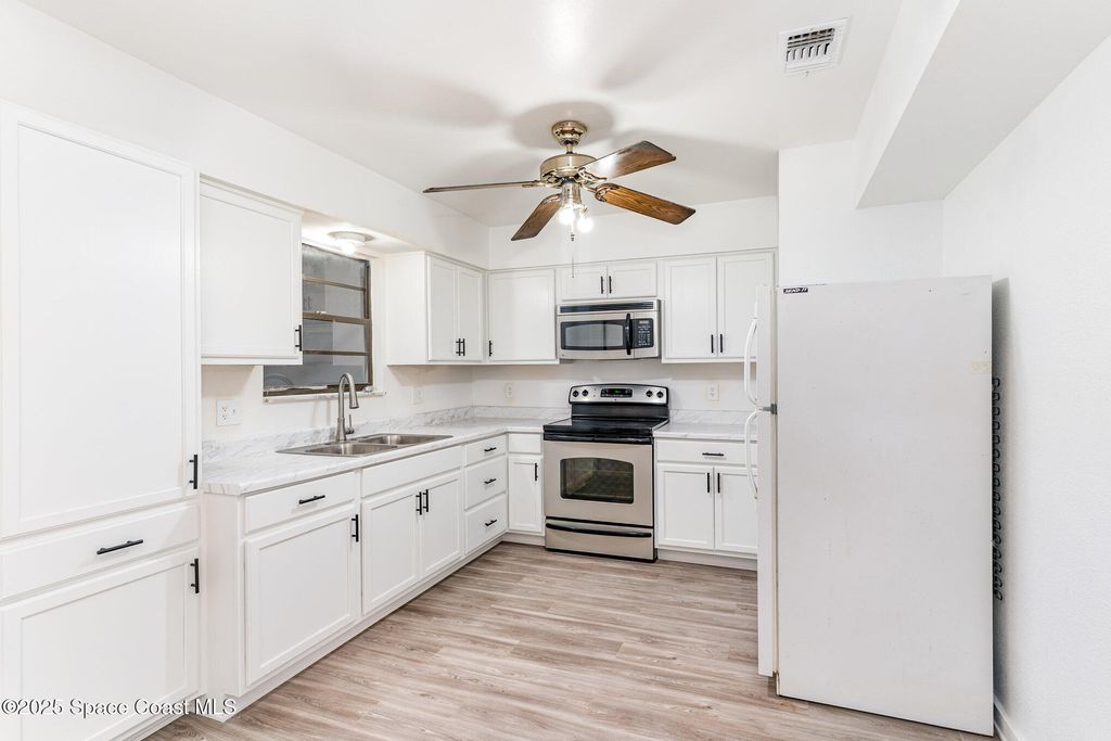 Photo of 1804 Thomasville Avenue SE, Palm Bay, FL 32909 (MLS # 1055888)
