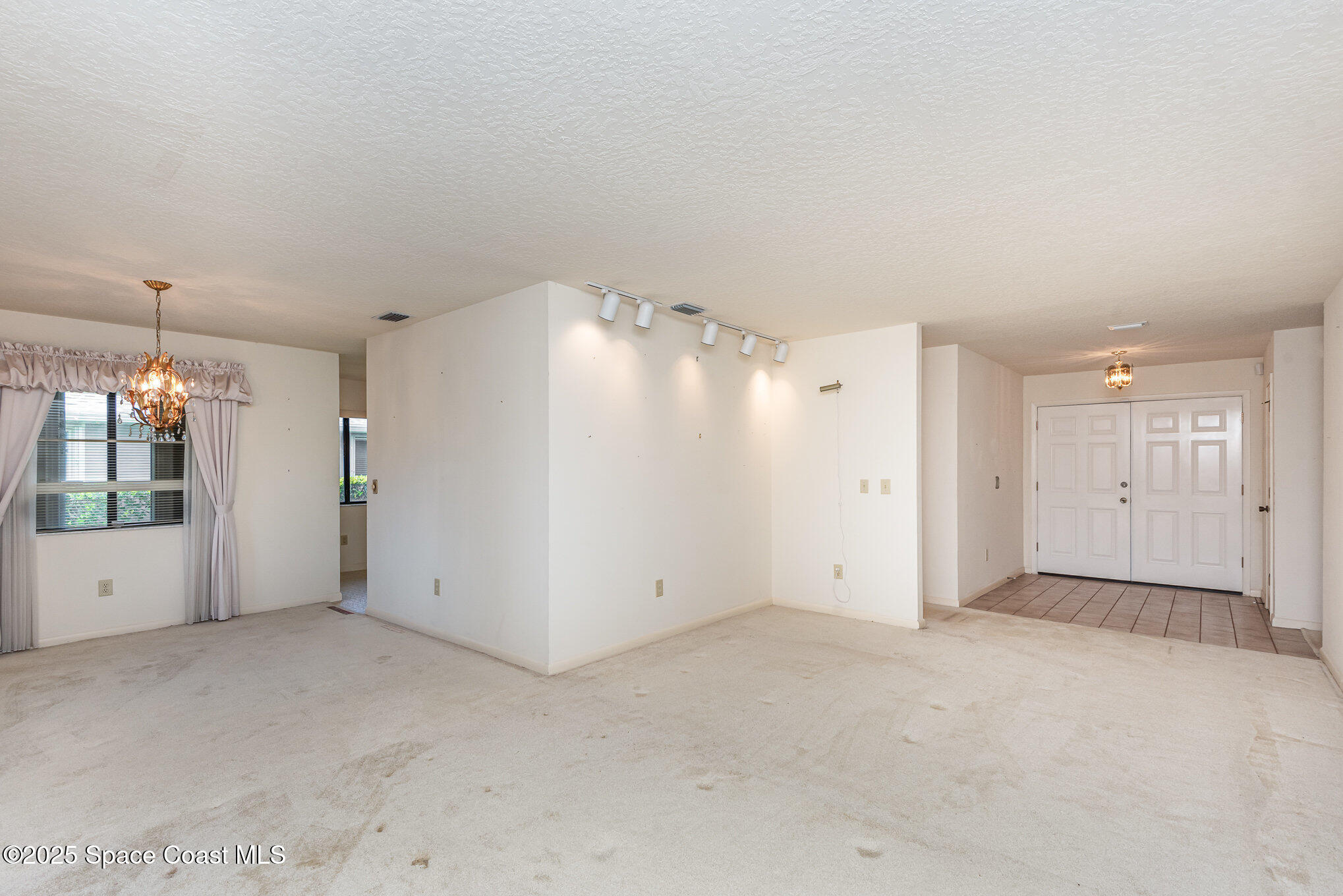 1080 Mayflower Avenue