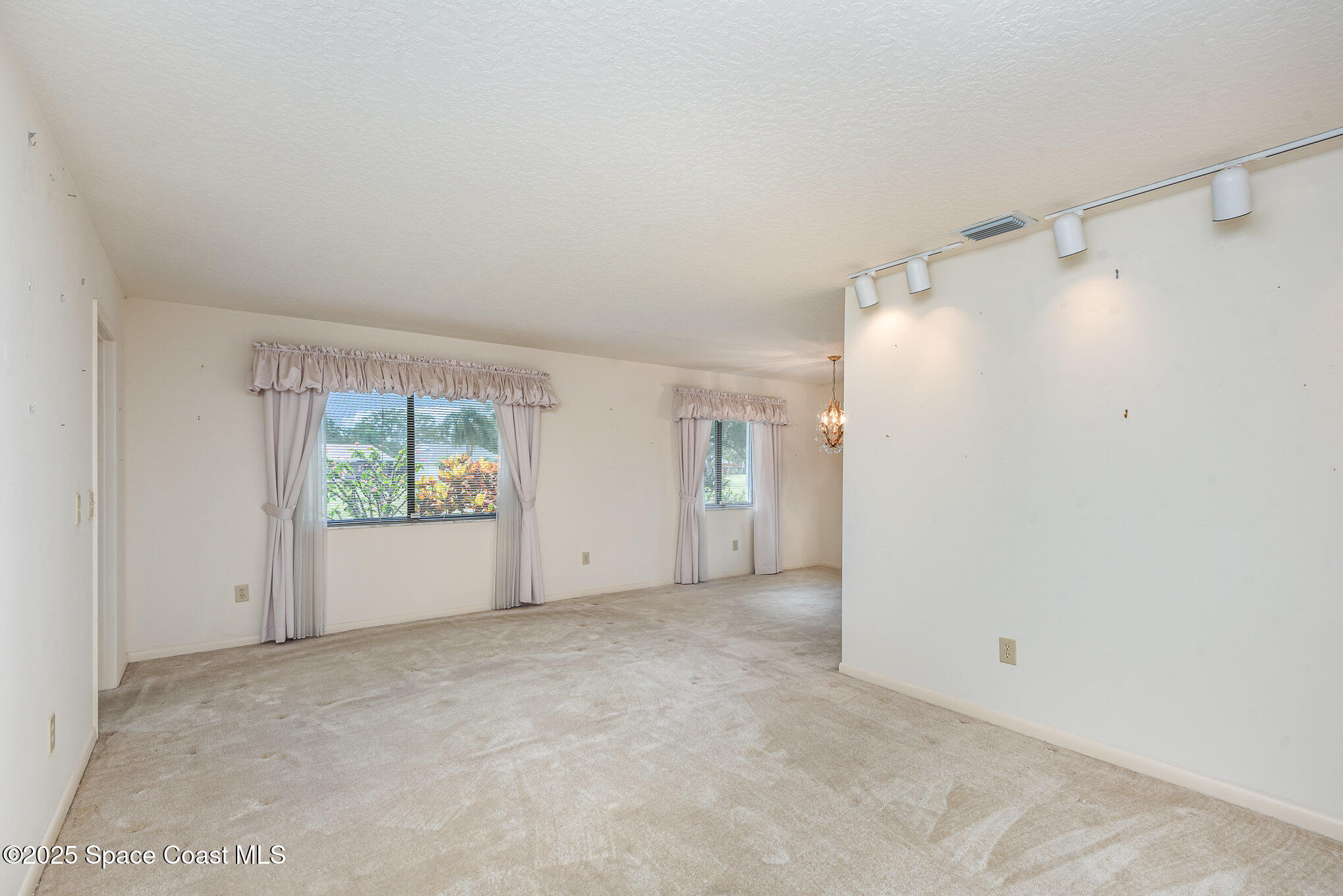 1080 Mayflower Avenue