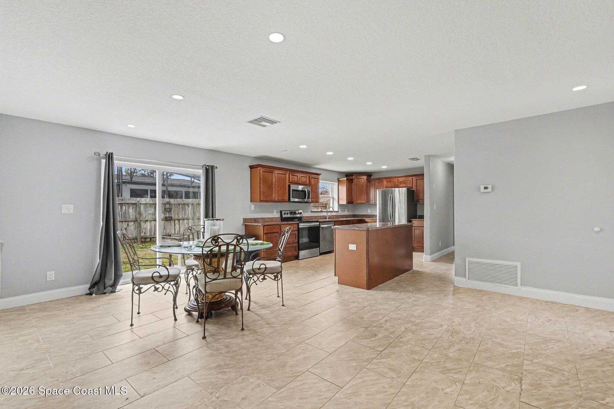 455 Riverside Avenue