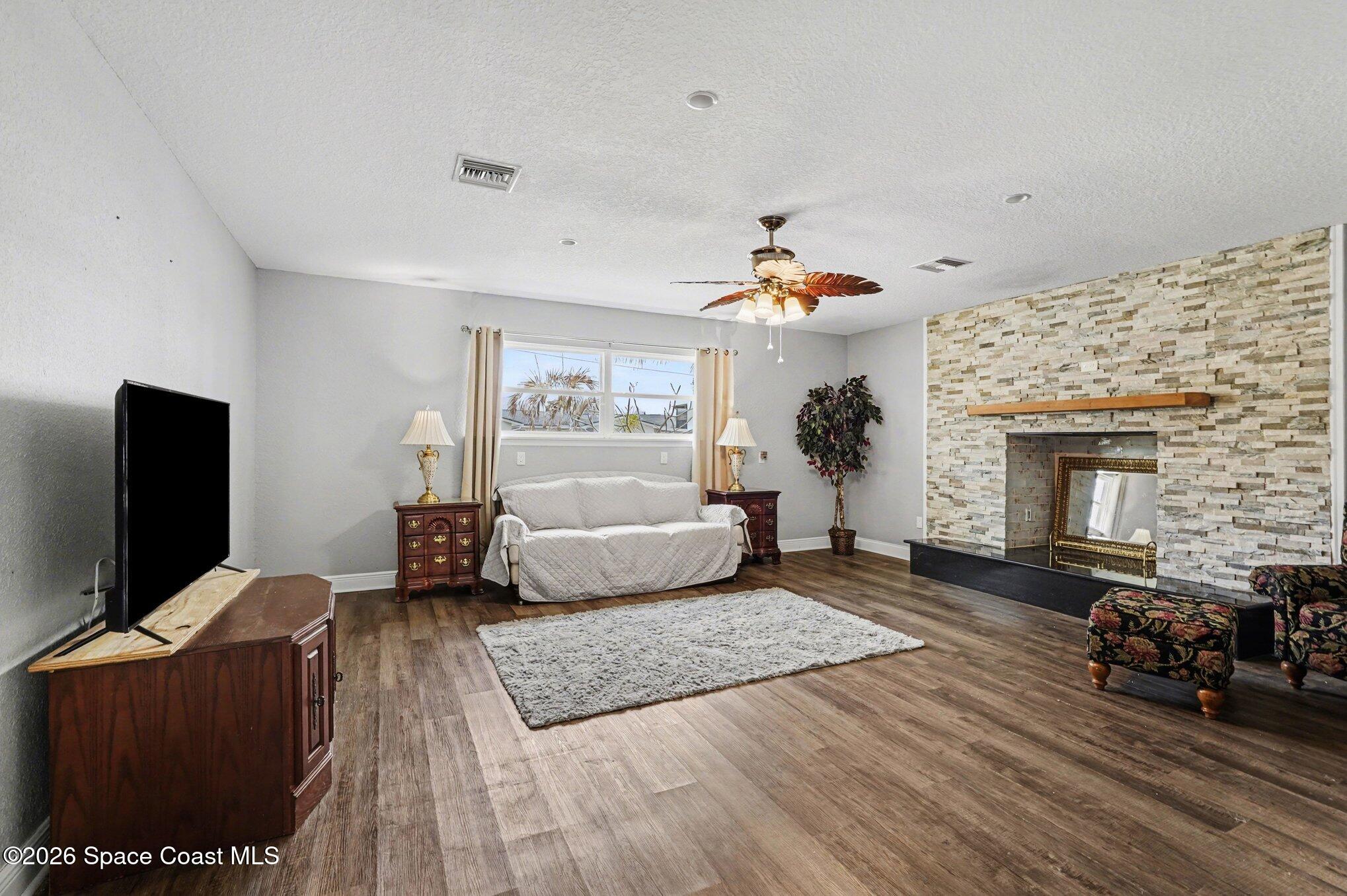 455 Riverside Avenue