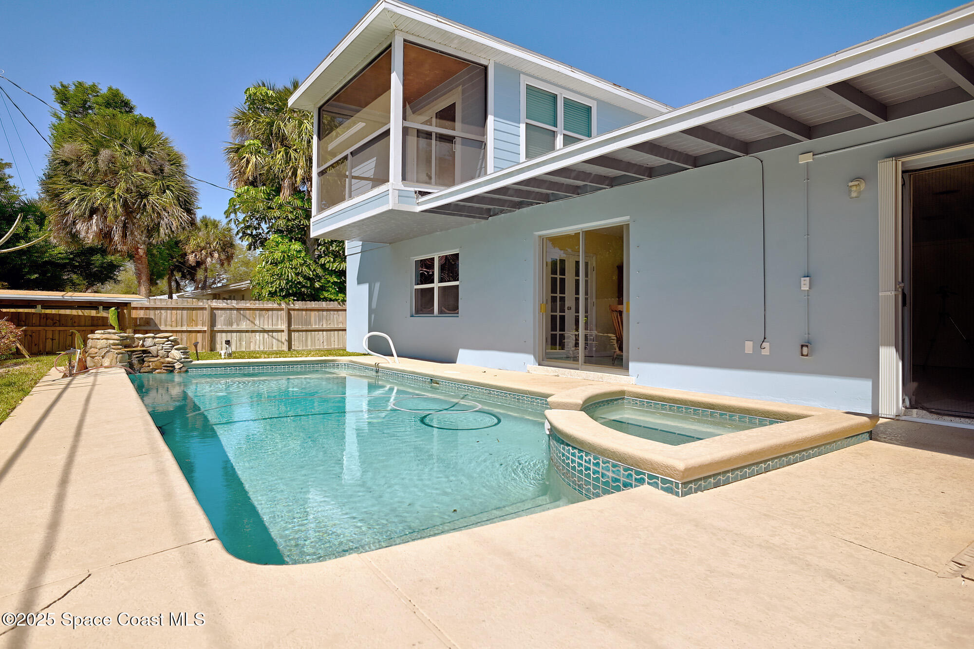525 Seabreeze Drive