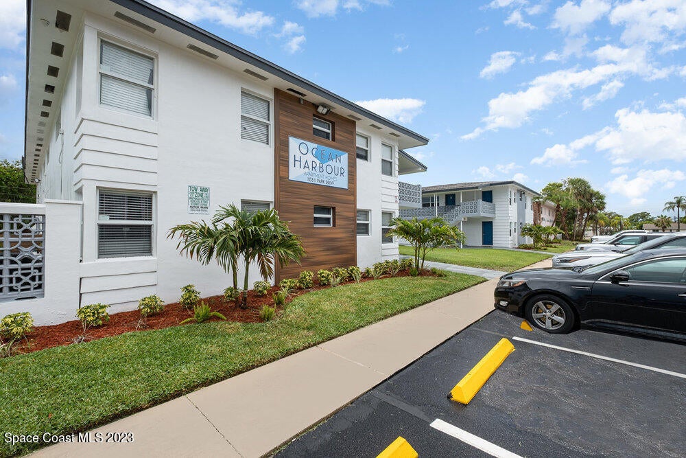 Photo 1 of 32 — 1031 Park Drive 5, Indian Harbour Beach, FL 32937