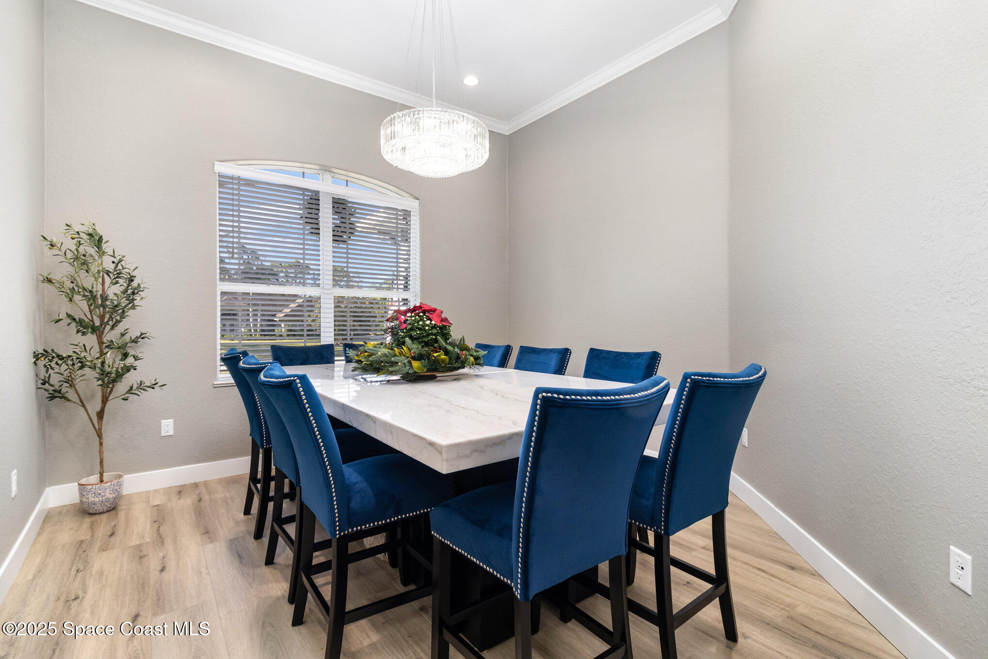 2795 Fawn Lake Boulevard