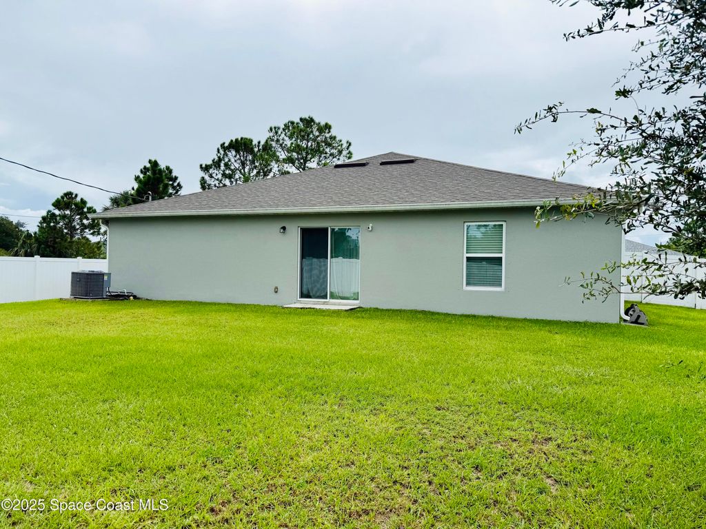 Photo of 521 Ganley Street SW, Palm Bay, FL 32908 (MLS # 1058974)