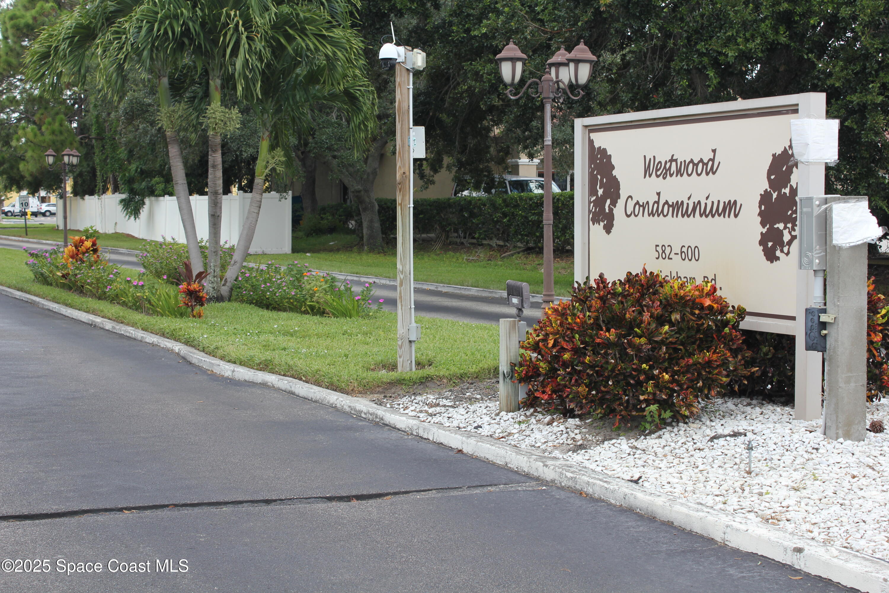 586 N Wickham Road 62