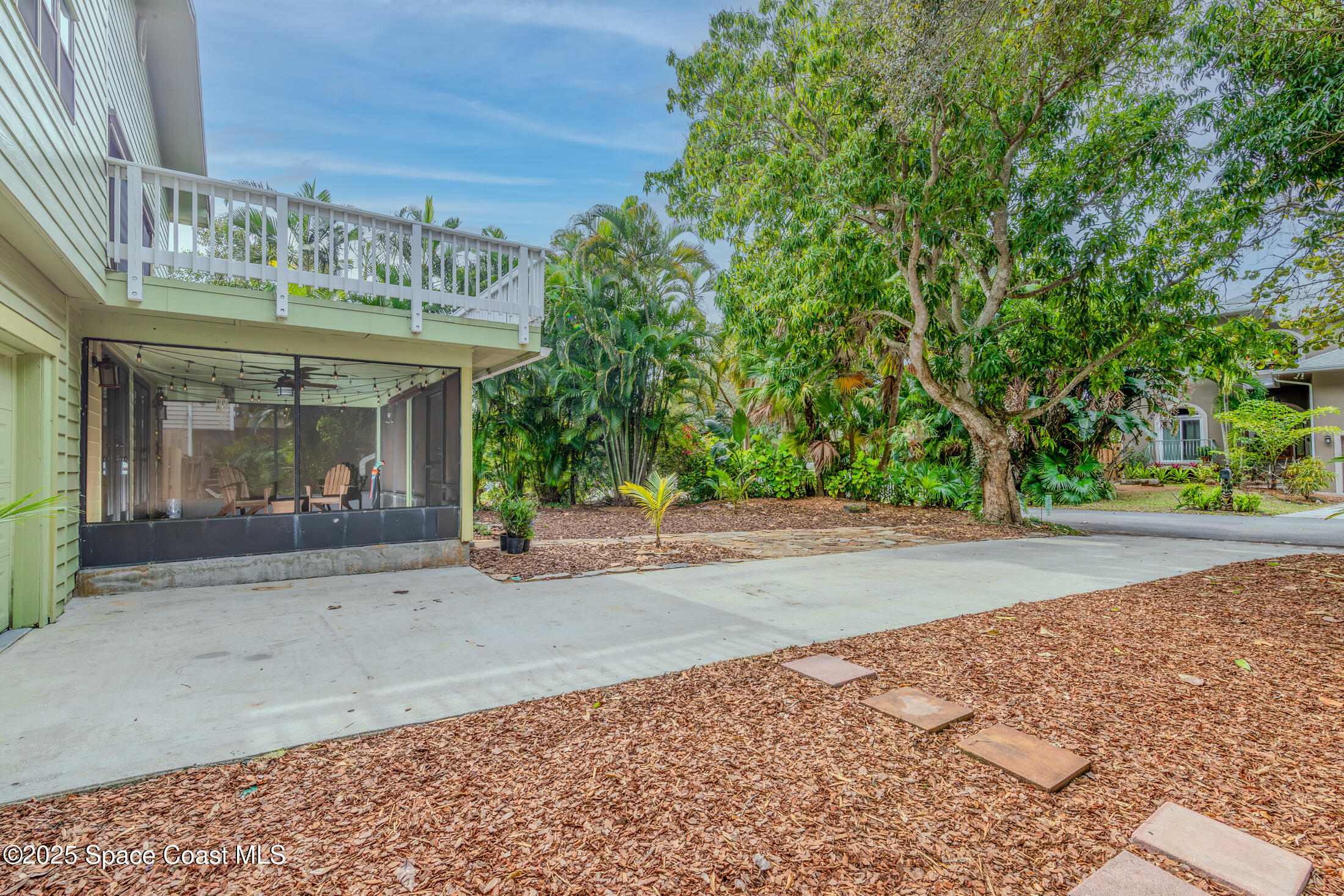 5925 Riverside Drive