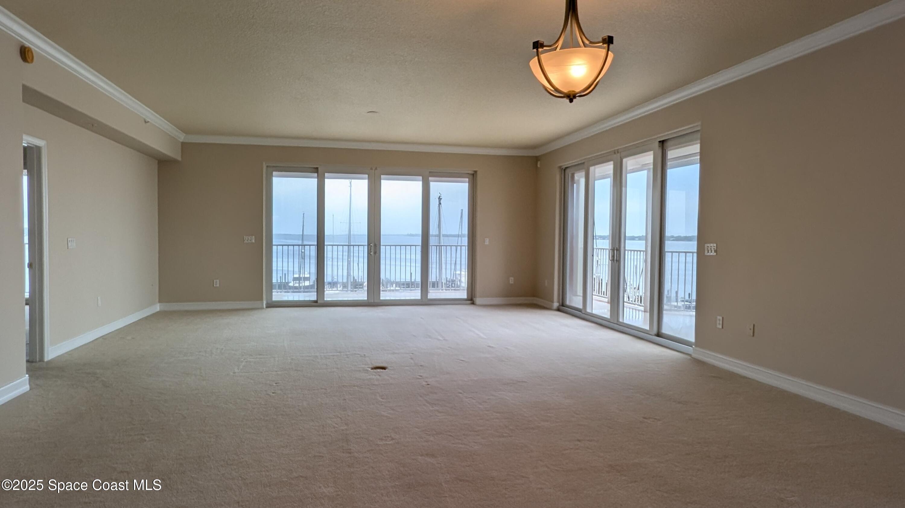 93 Delannoy Avenue 405