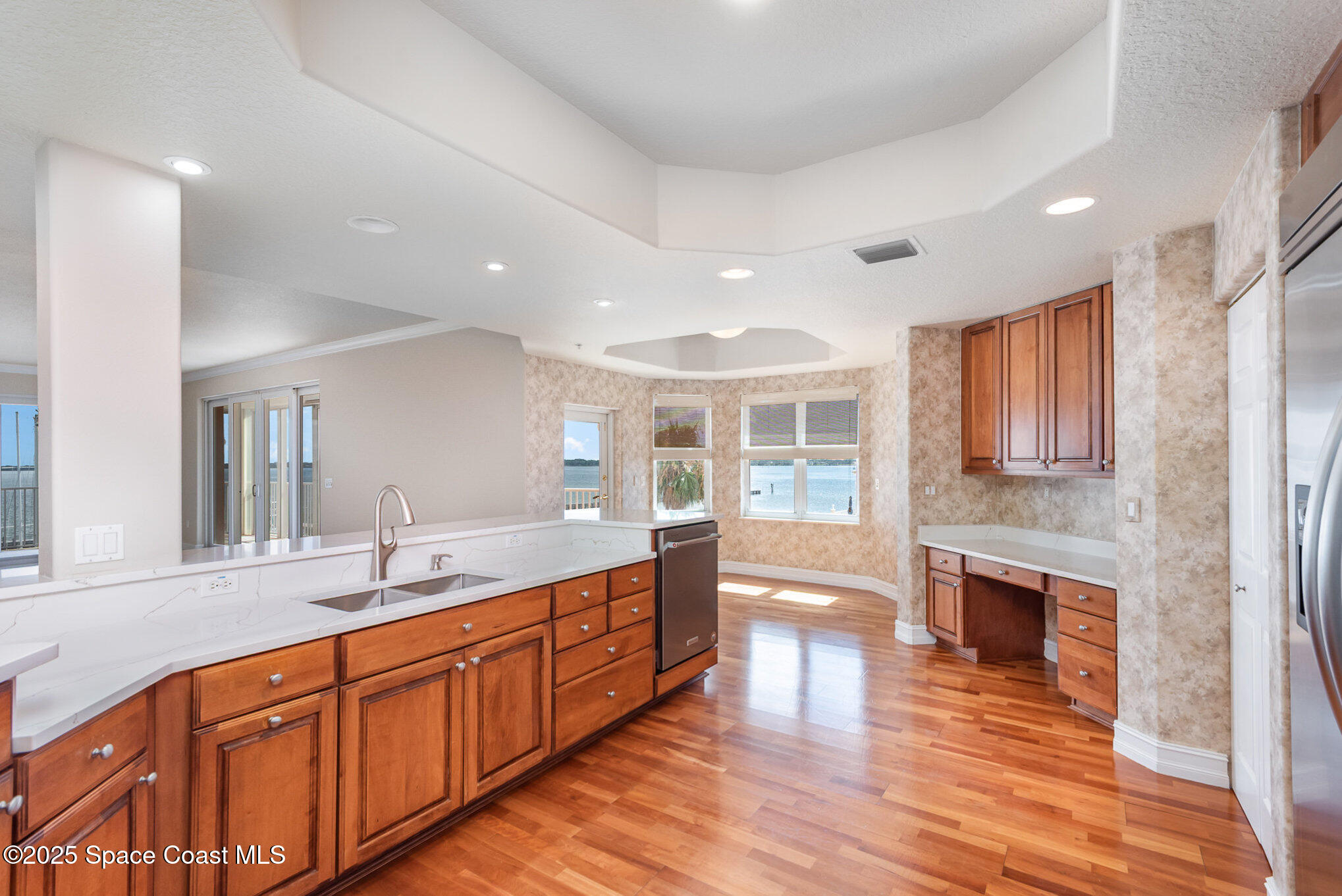93 Delannoy Avenue 405