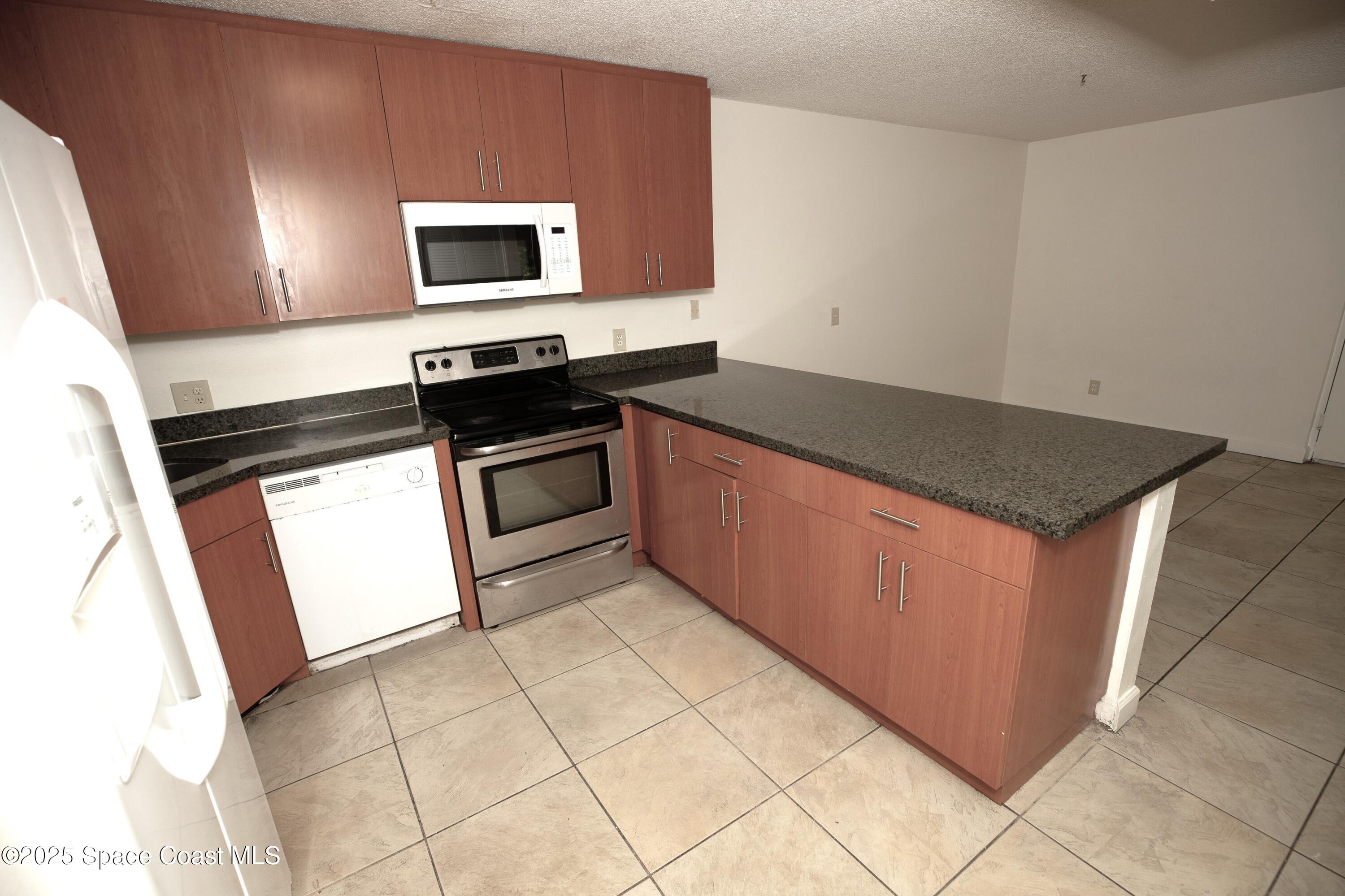 1608 Sunny Brook Lane NE E203