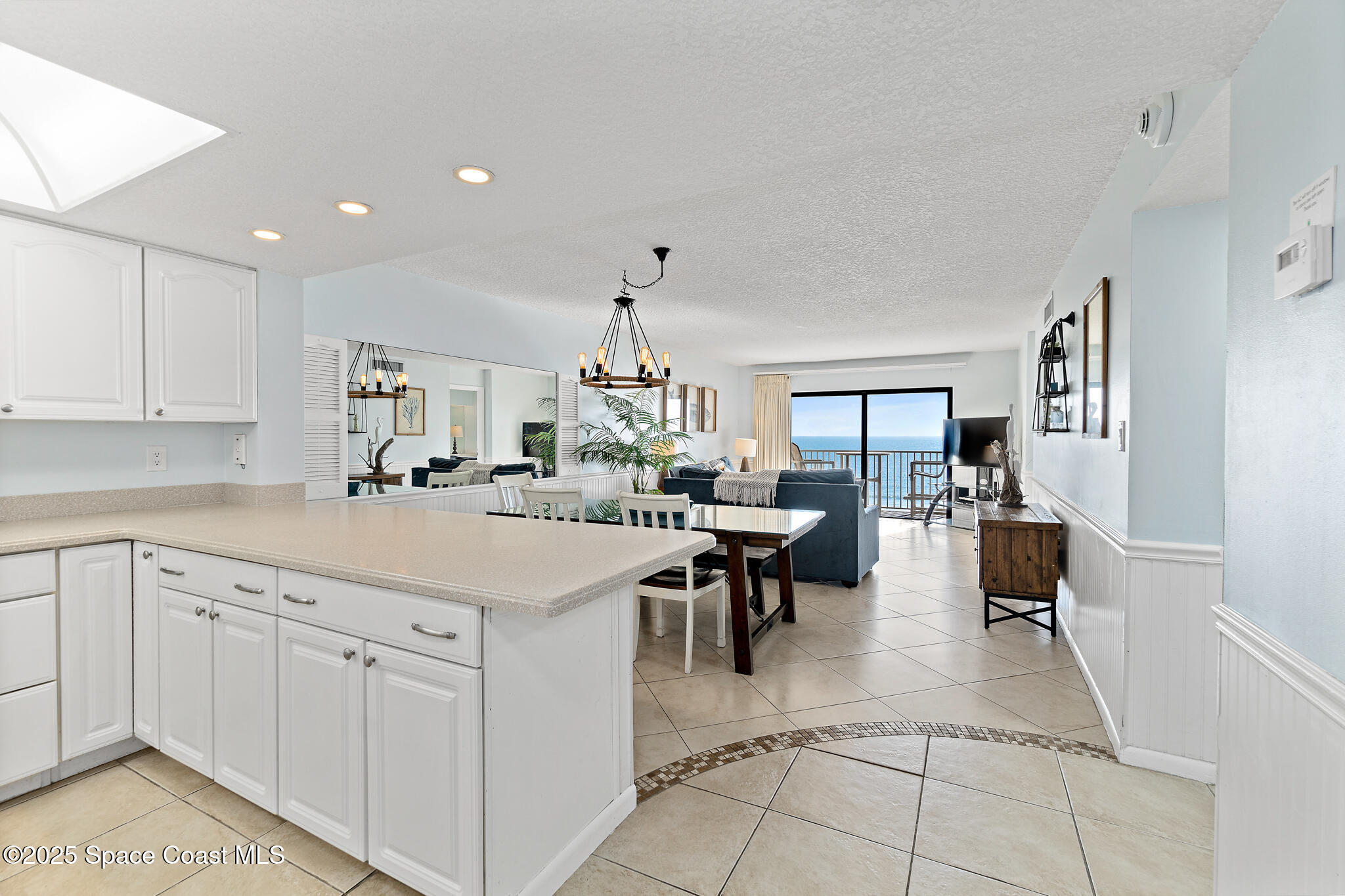 7520 Ridgewood Avenue 809