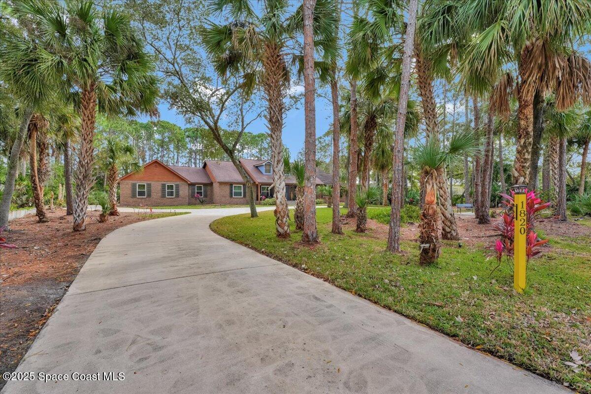 1820 Laurel Oak Drive S