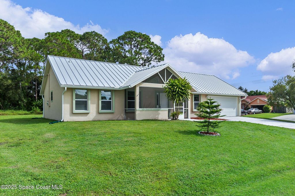Photo of 1401 Lombard Street NW, Palm Bay, FL 32907 (MLS # 1058303)