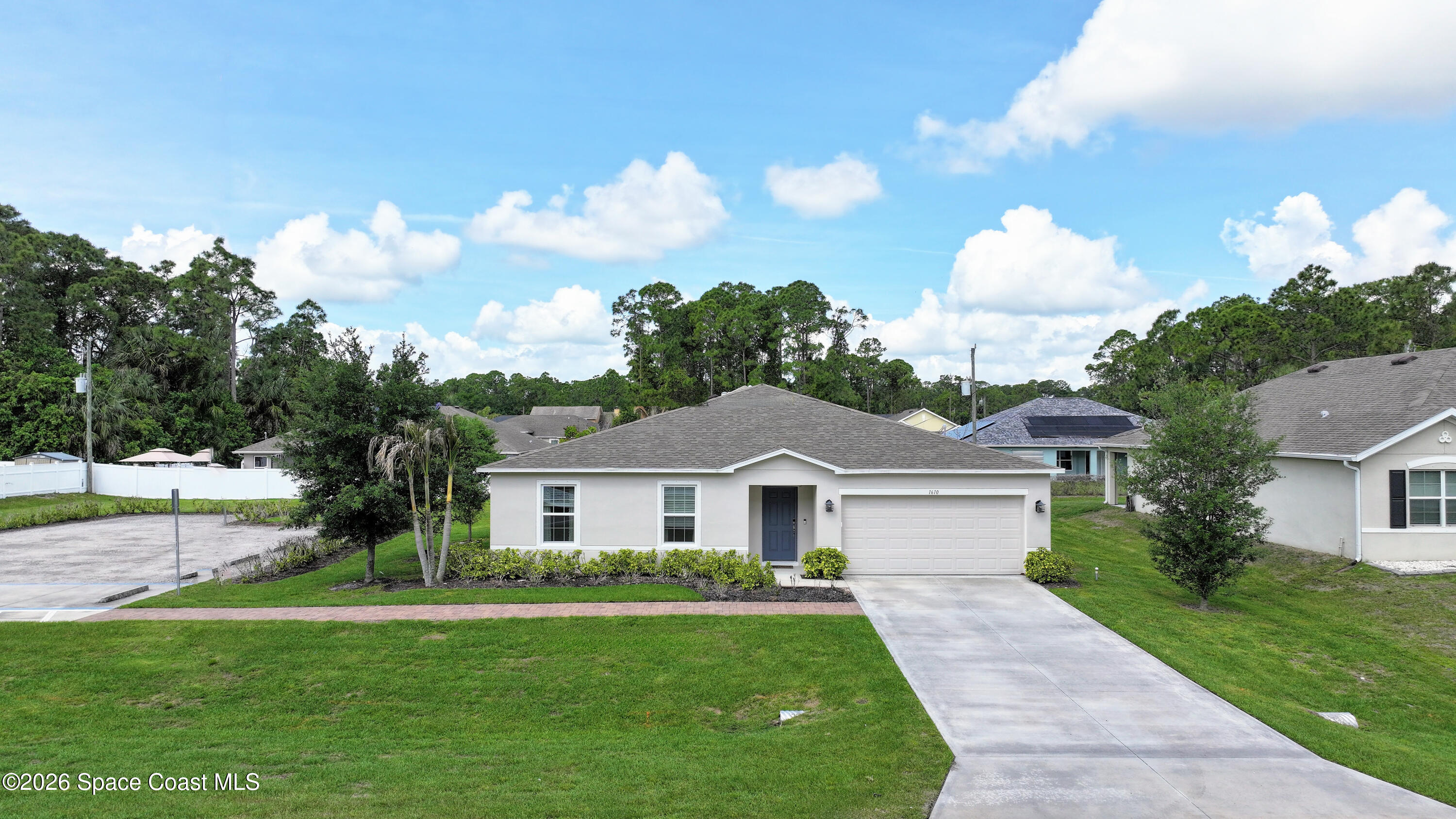 1610 De Groodt Road SW