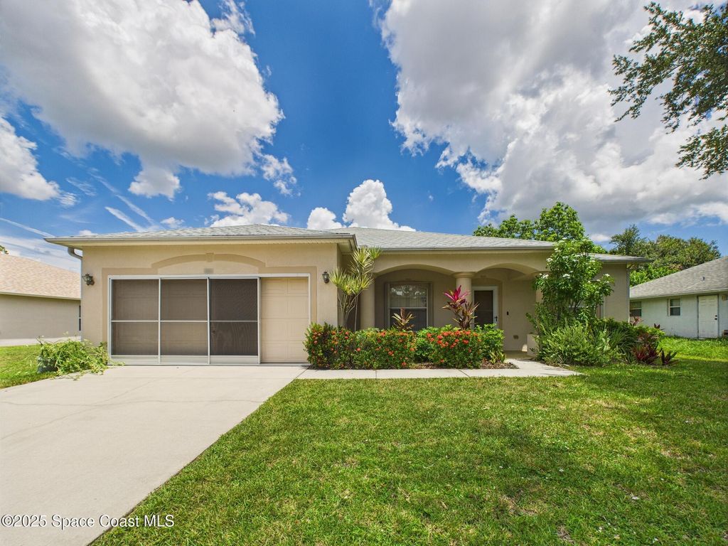 Photo of 826 Riviera Avenue, Sebastian, FL 32958 (MLS # 1054047)