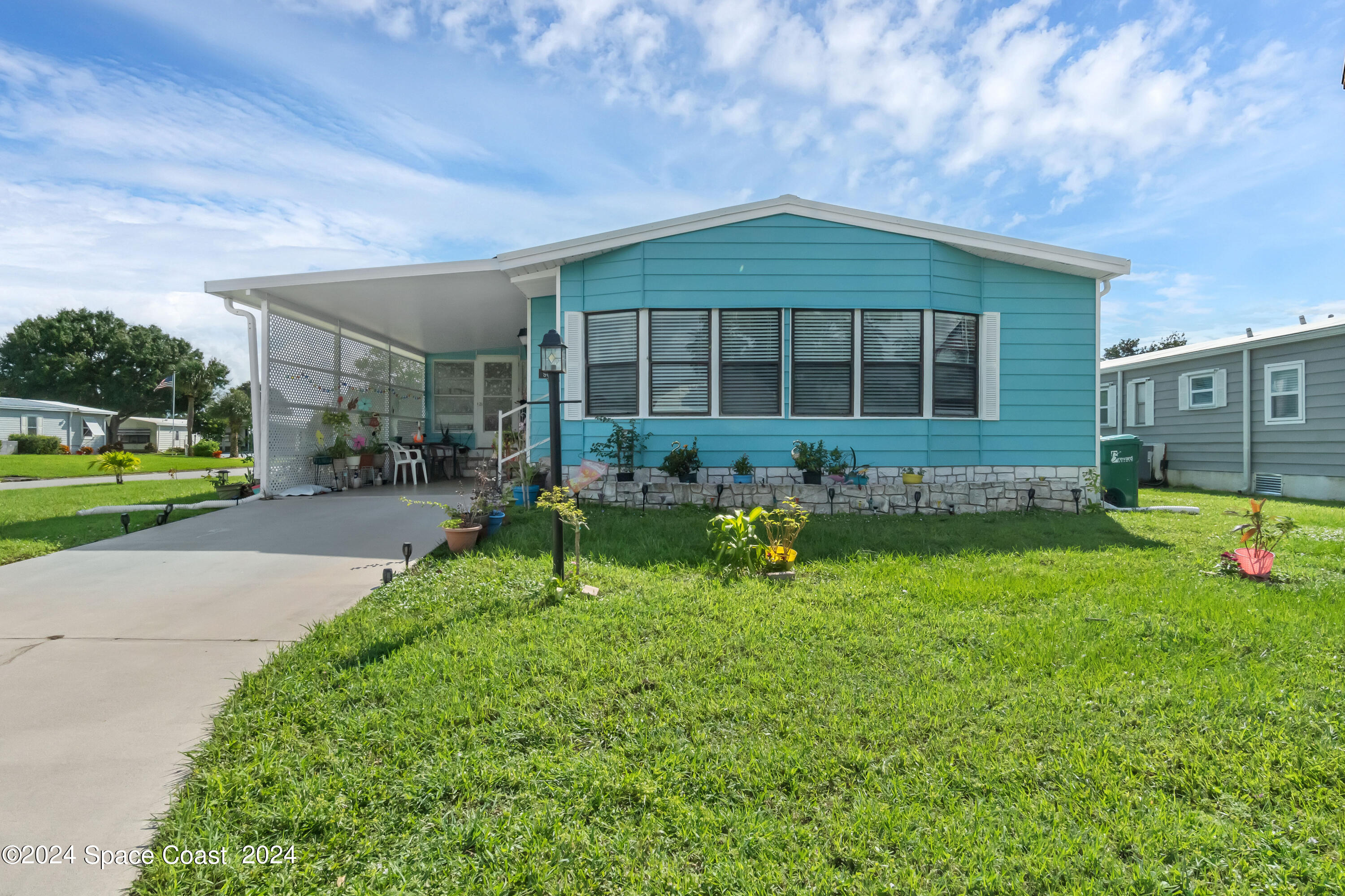 901 Oleander Circle