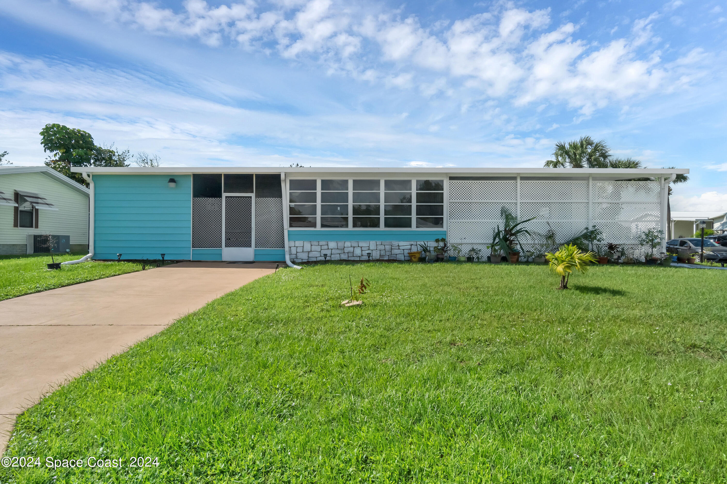 901 Oleander Circle